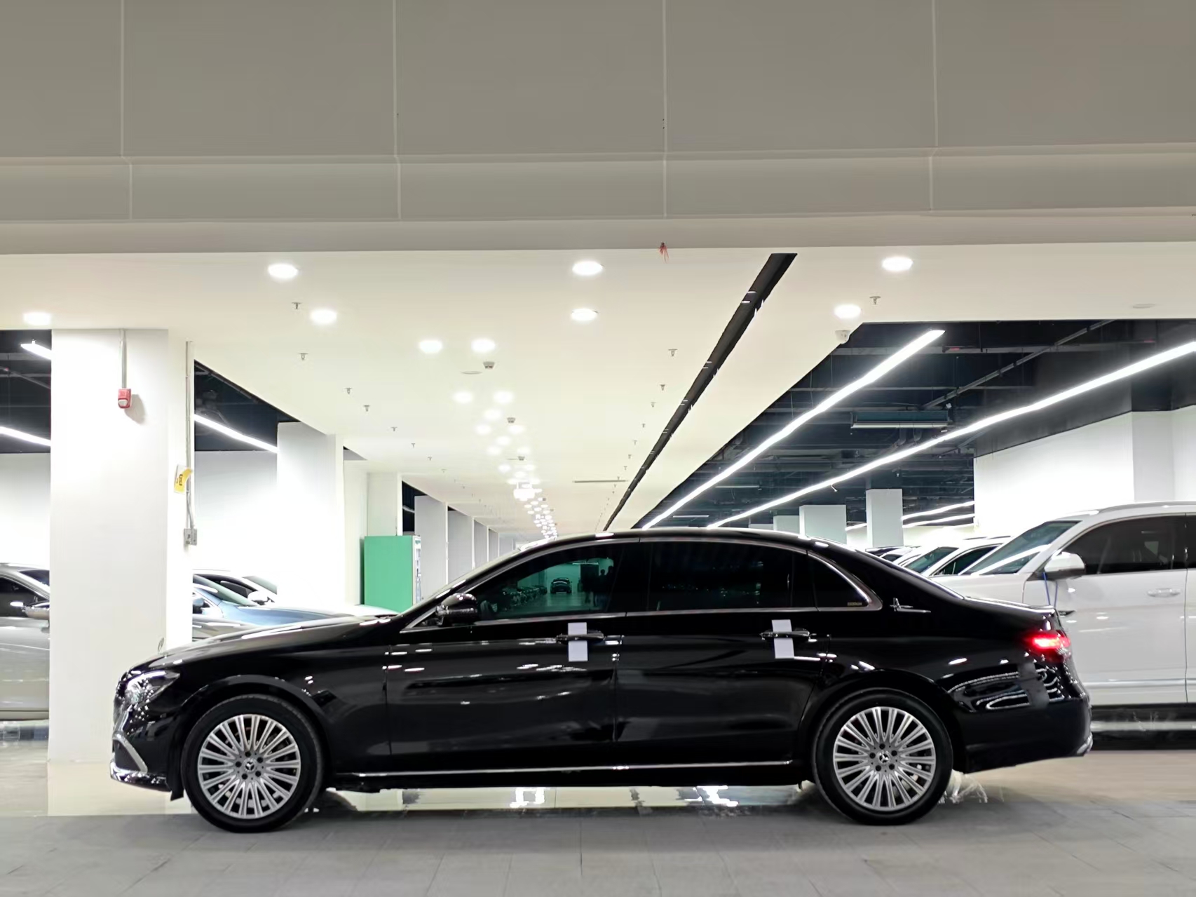 Mercedes-Benz E Class 2023 car image #2