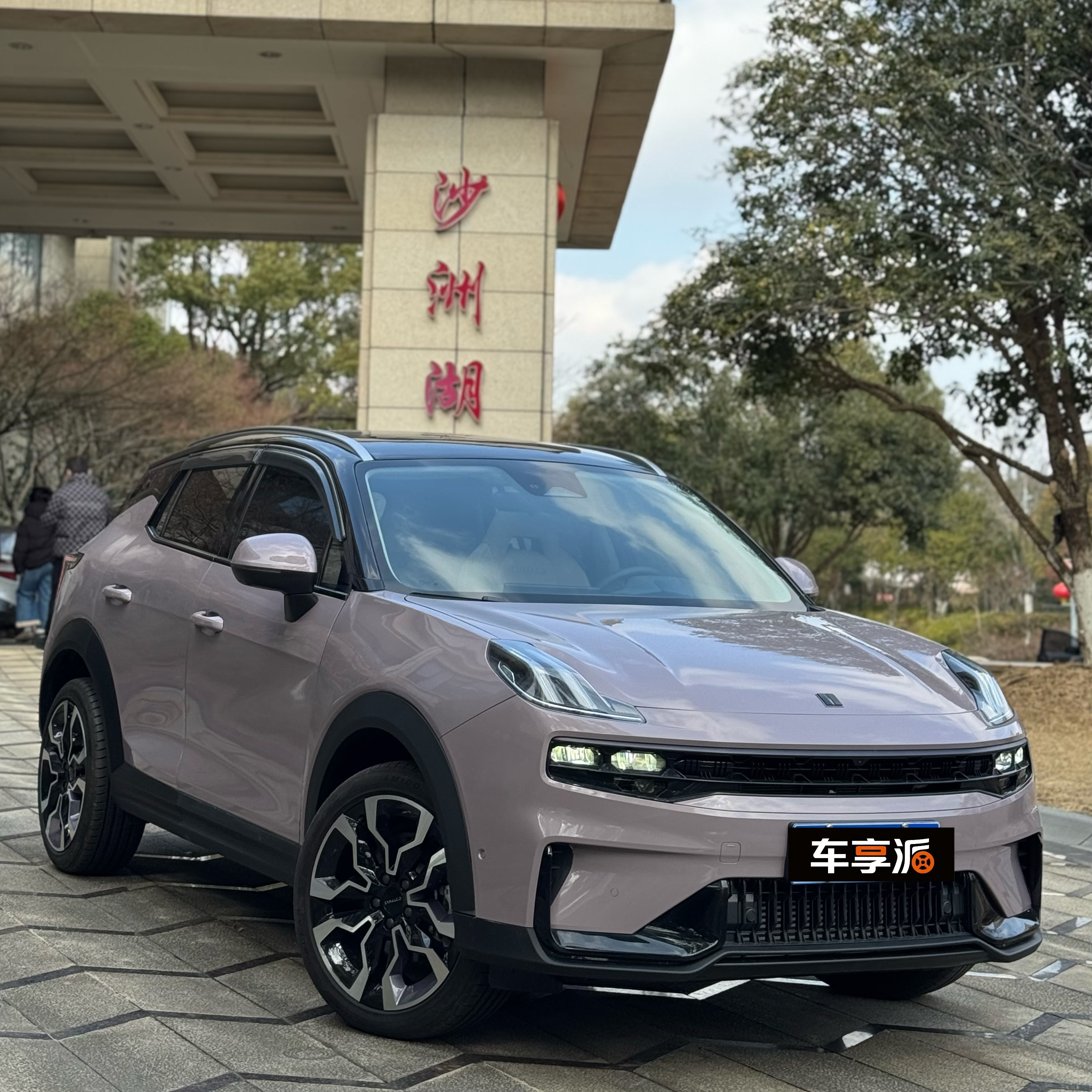 Lynk & Co 06 2024 car image #2