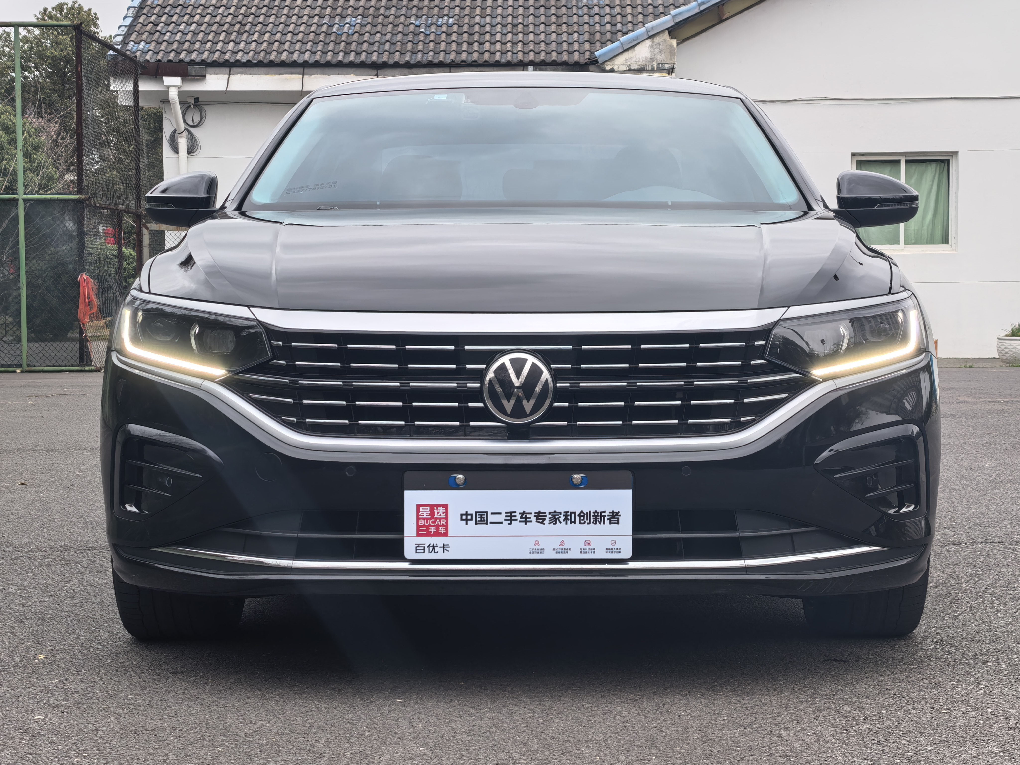 Volkswagen Passat 2023 car image #2