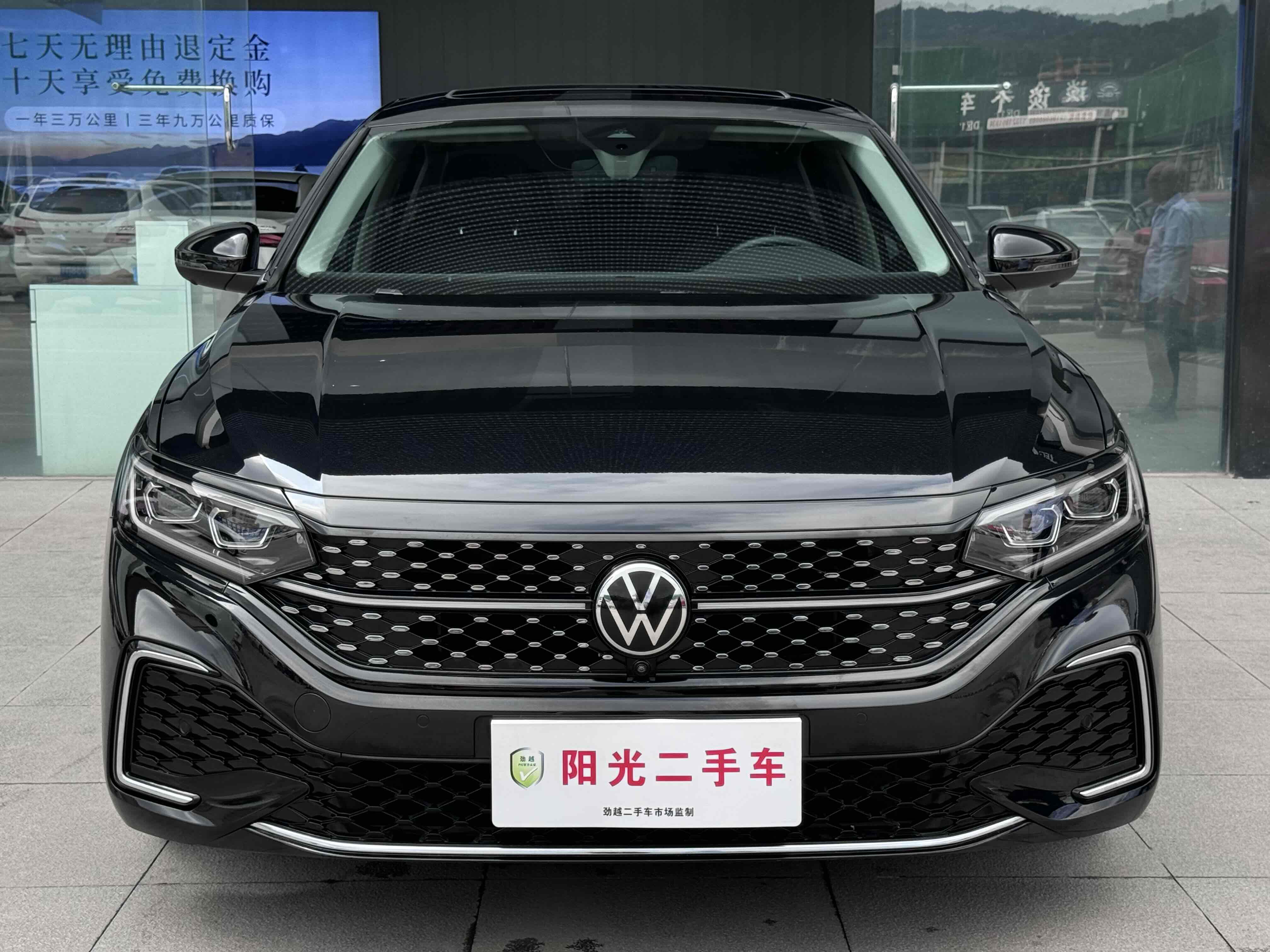 Volkswagen Passat 2023 car image #2
