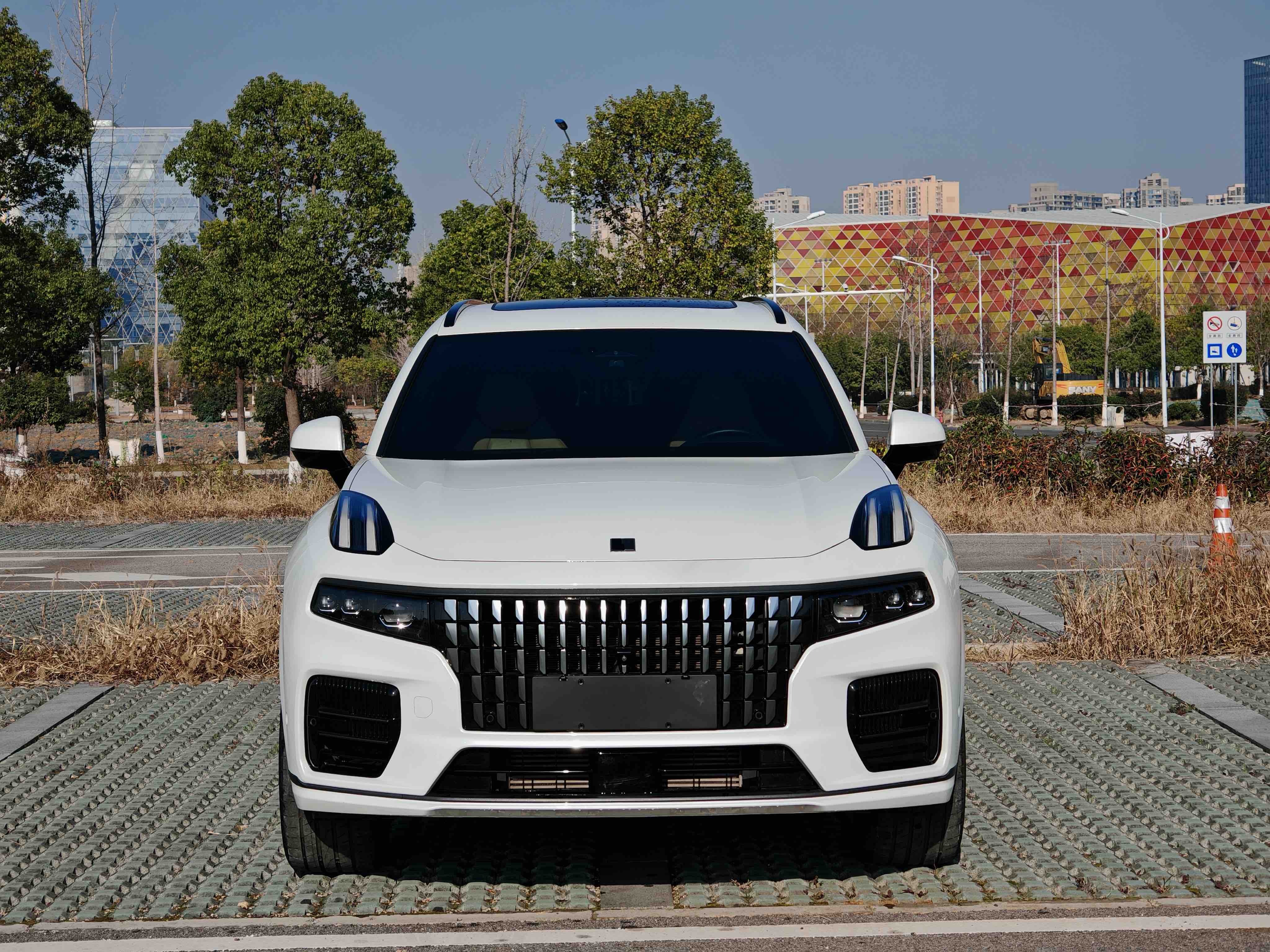 Lynk & Co 09 EM-P 2022 #2 Lynk & Co 09 EM-P 2022 car image #2