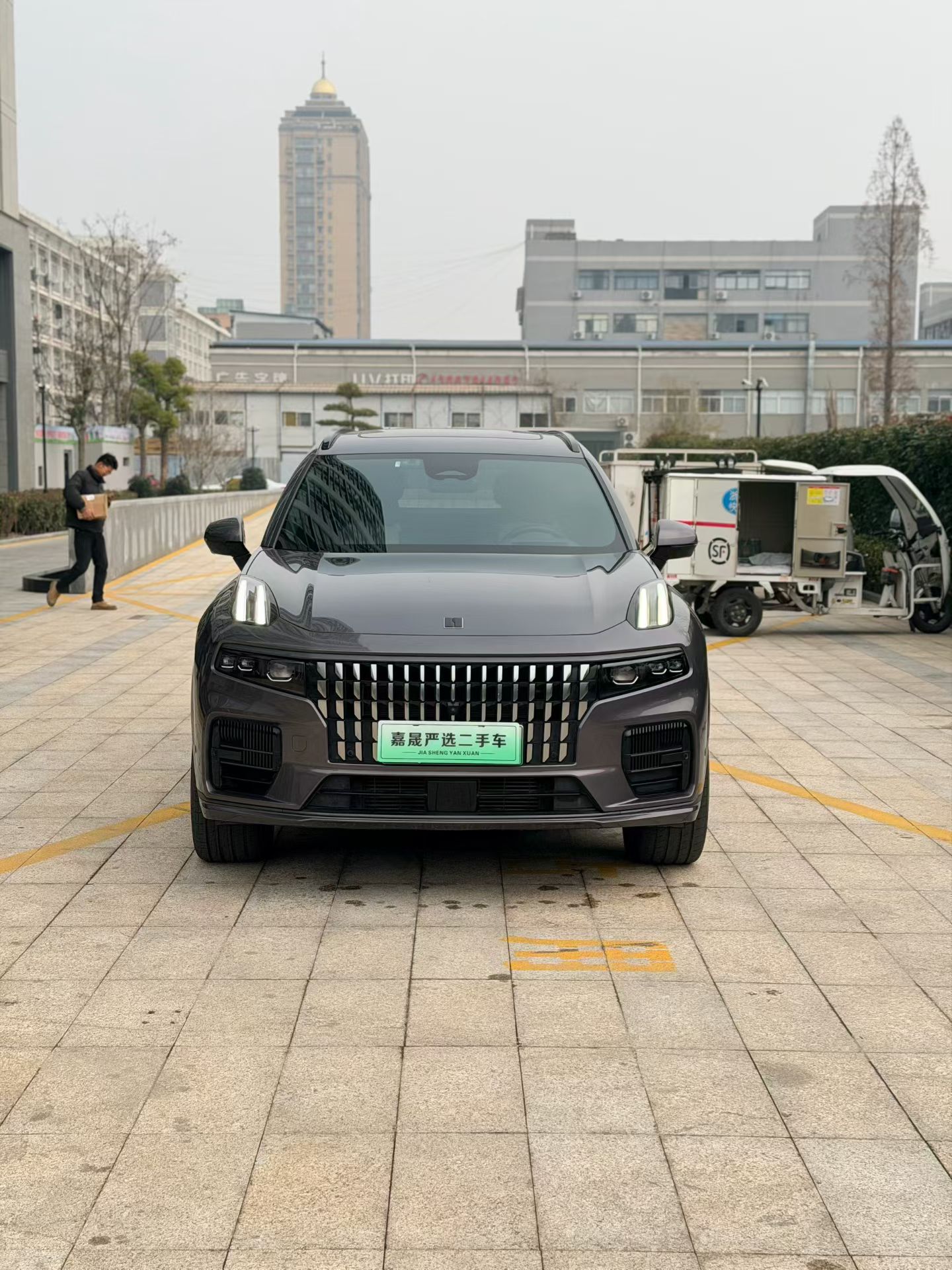 Lynk & Co 09 EM-P 2023 #2 Lynk & Co 09 EM-P 2023 car image #2