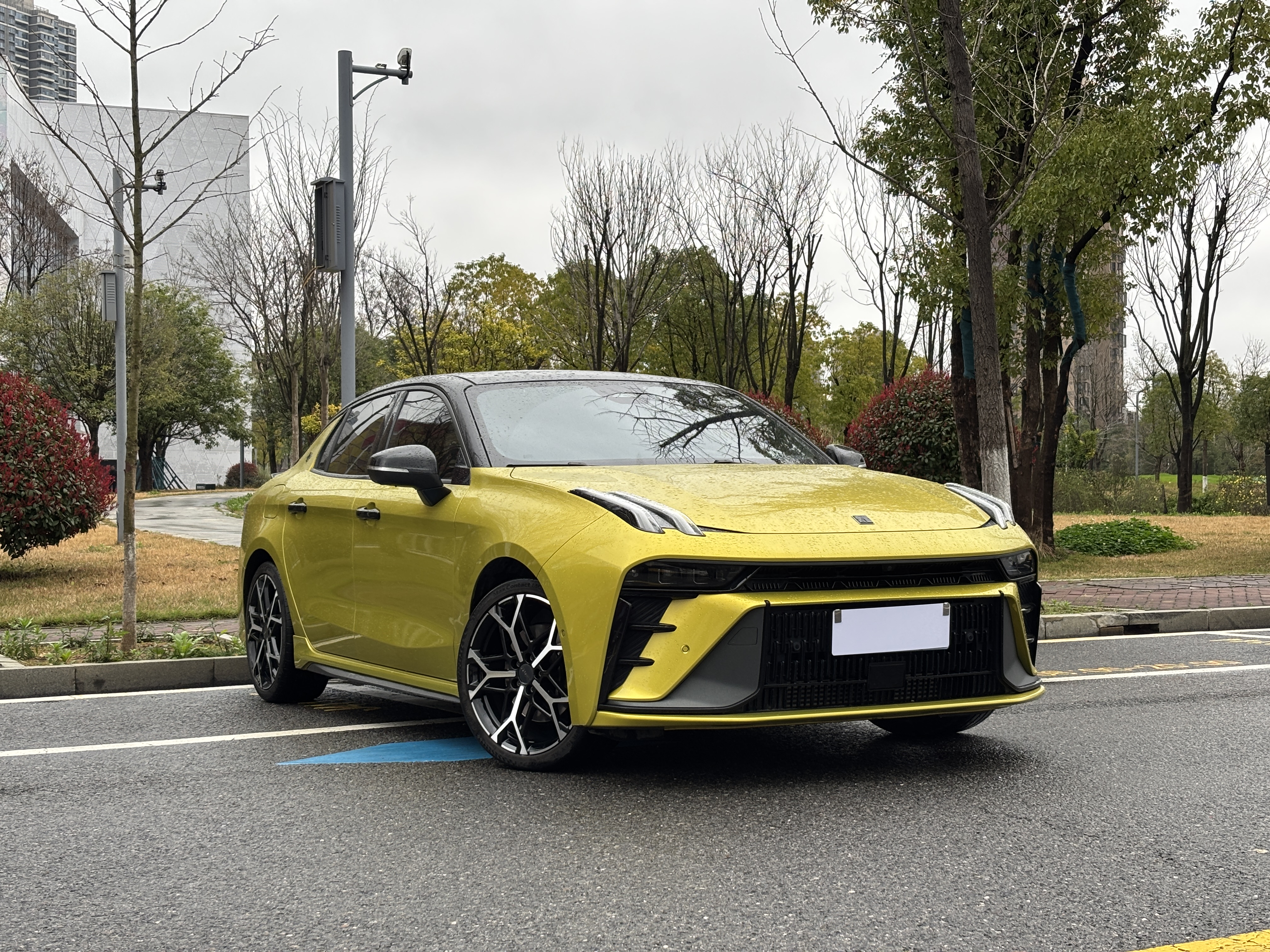 Lynk & Co 03 2023 car image #2