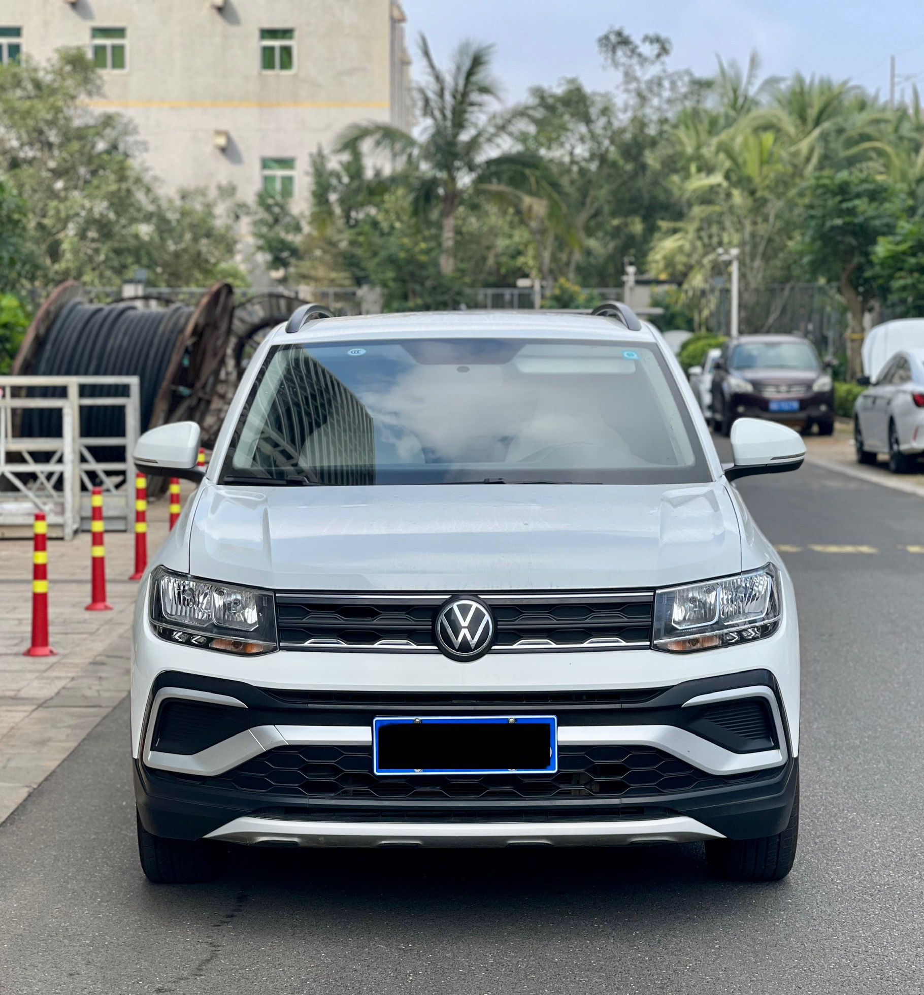 Volkswagen T-Cross 2023 car image #2