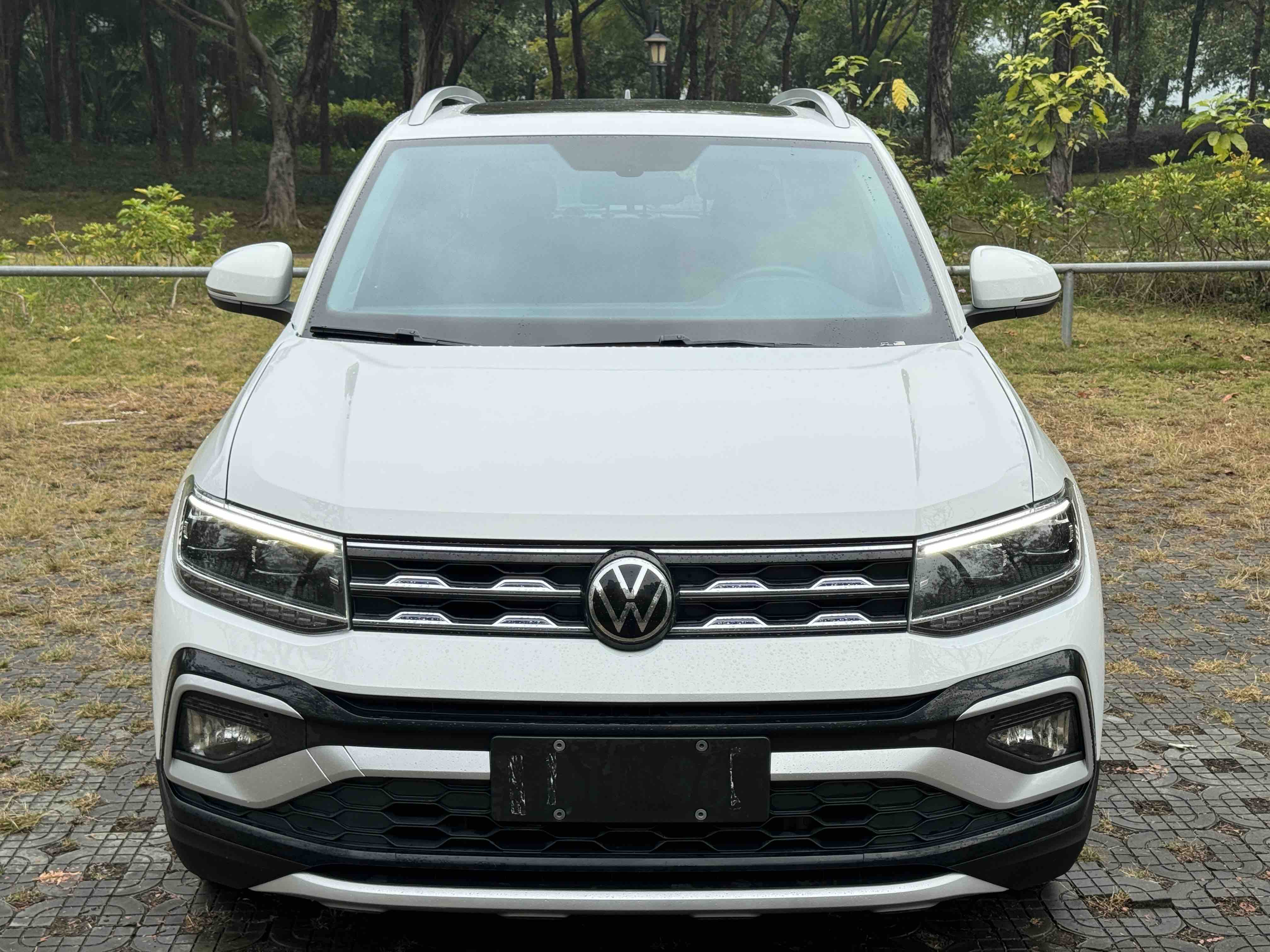 Volkswagen T-Cross 2023 car image #2