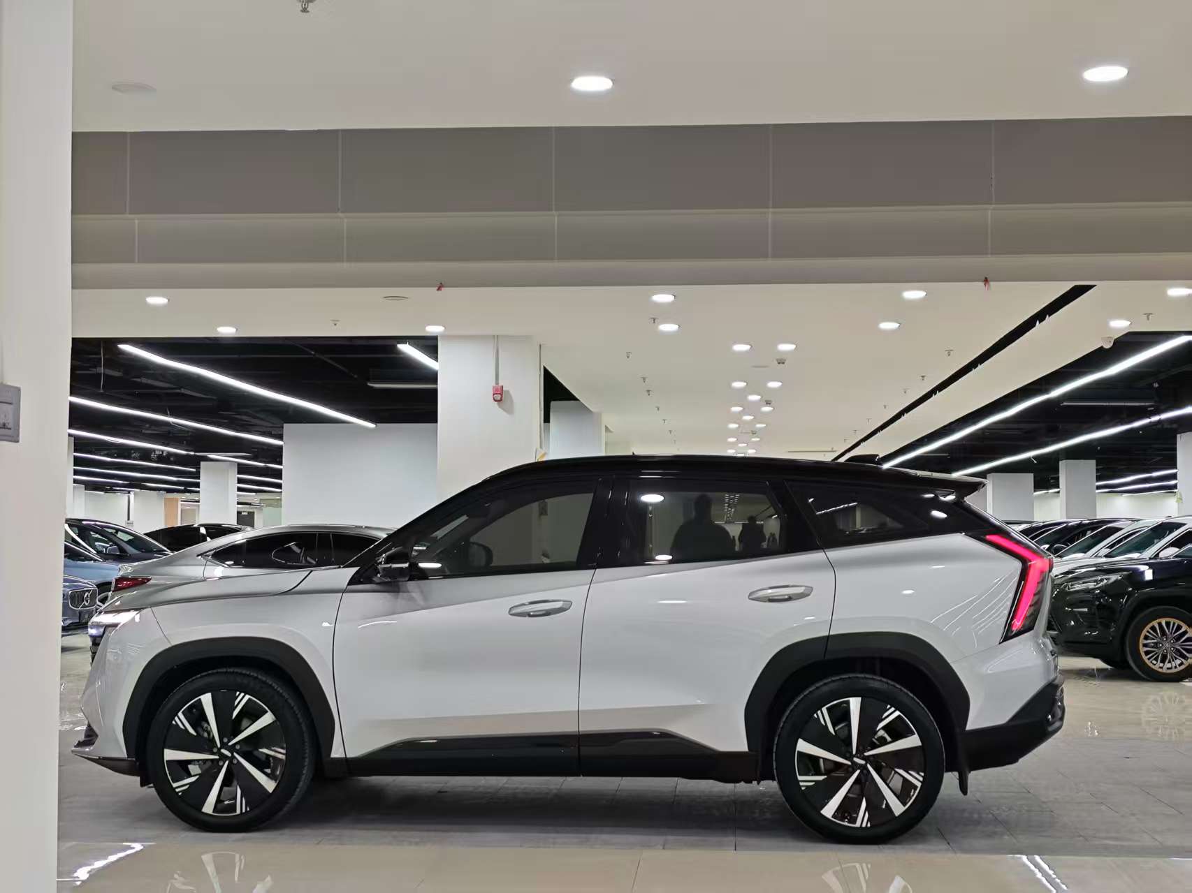 GEELY Boyue L 2023 car image #2