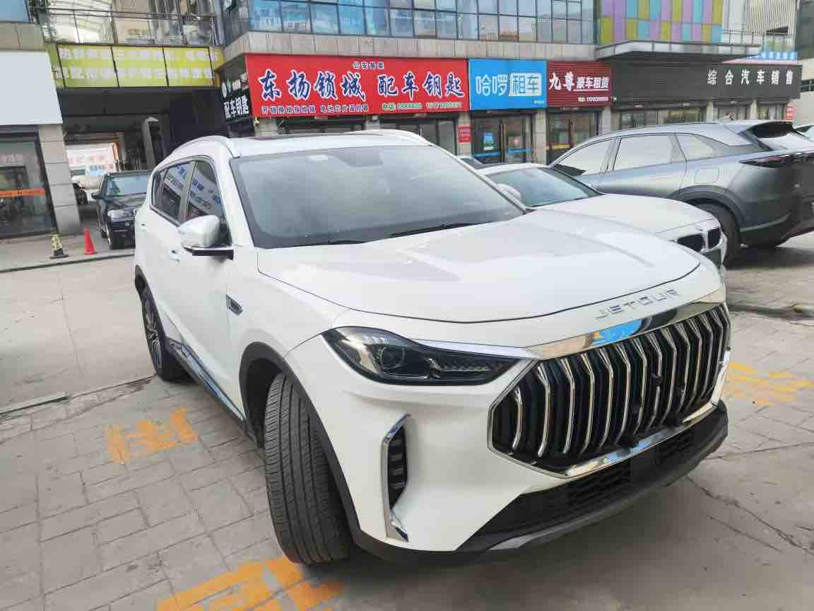 X70 PLUS 2023 car image #2