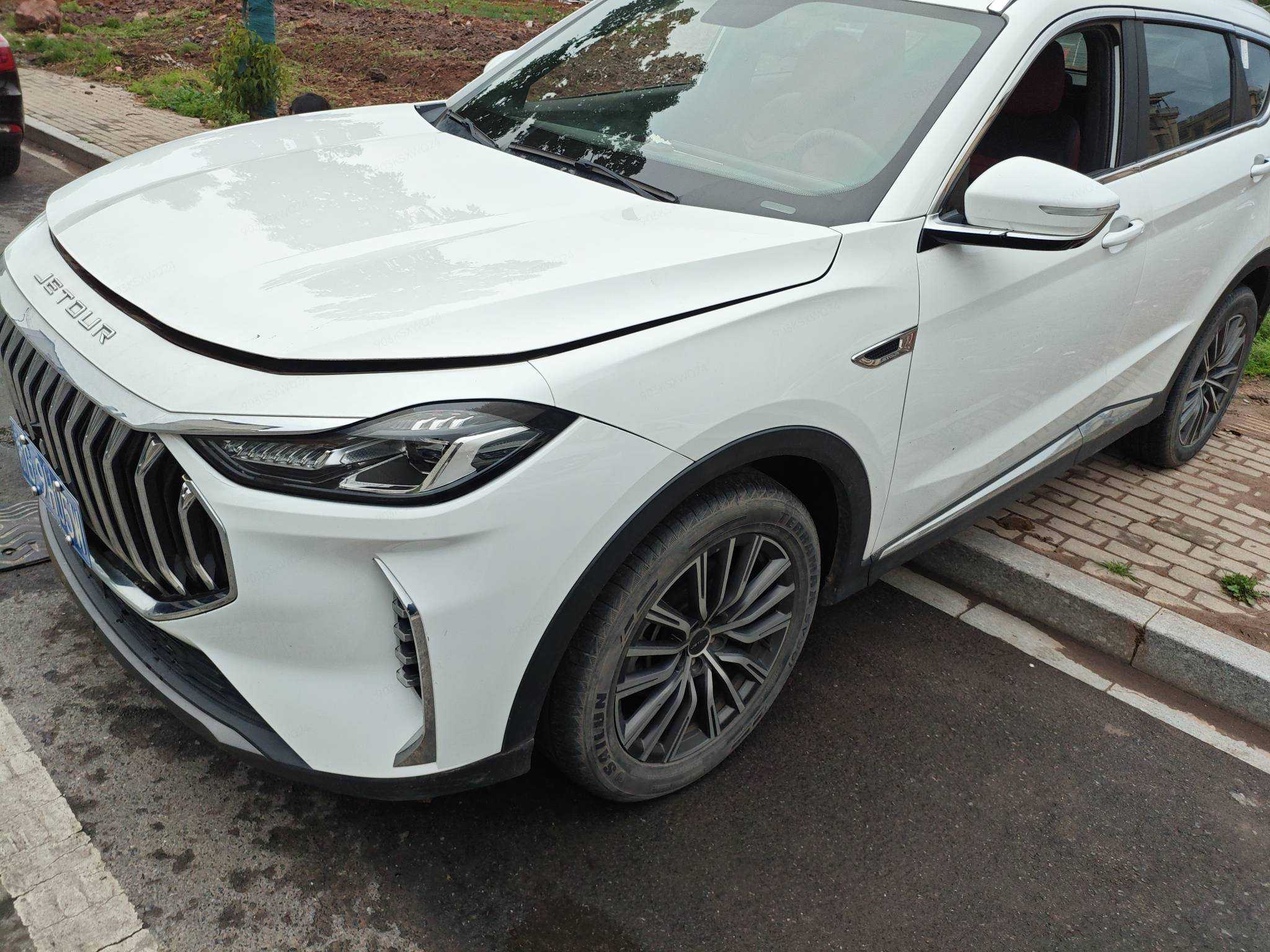 X70 PLUS 2023 car image #2