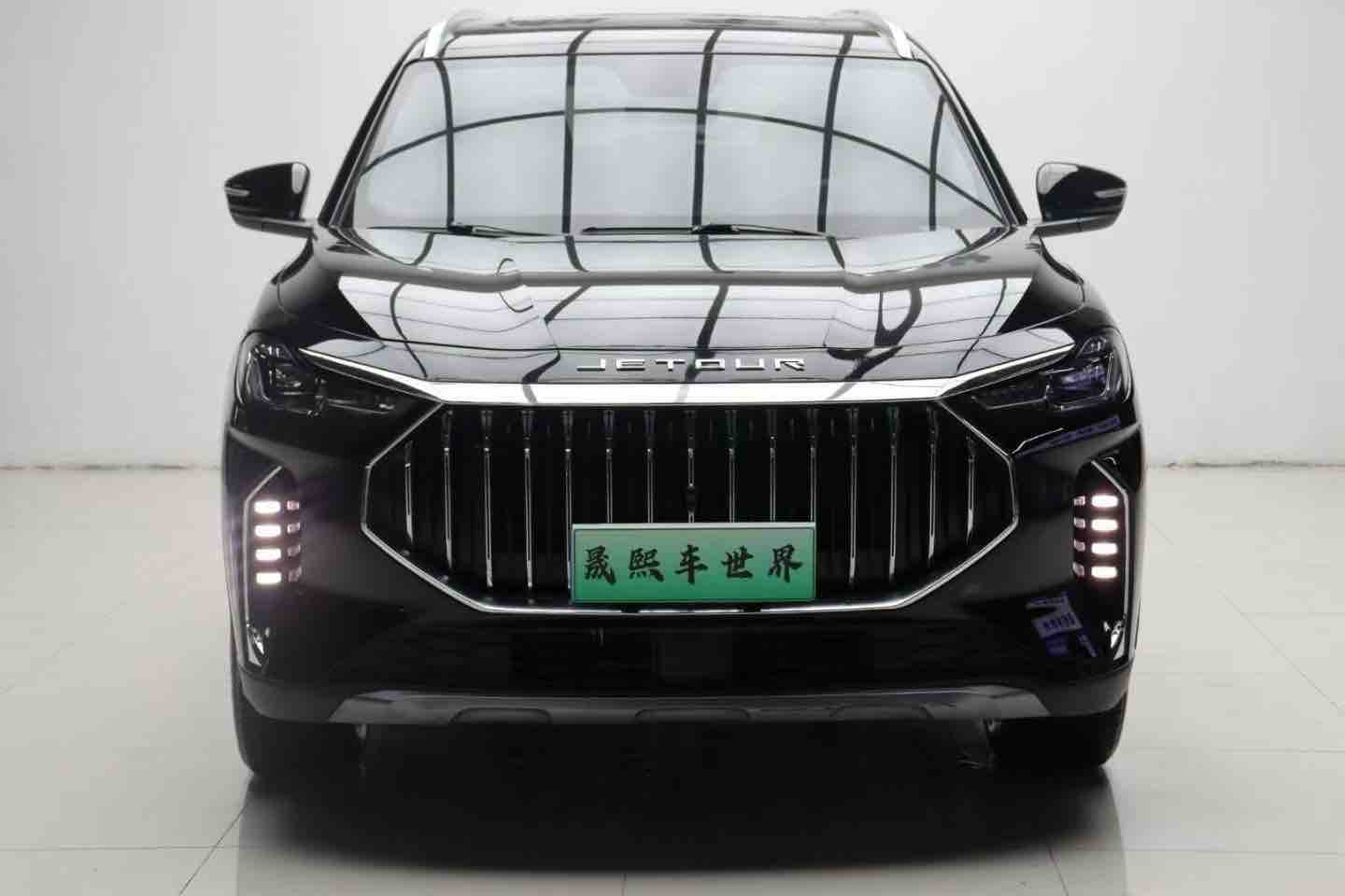 X70 PLUS 2023 car image #2