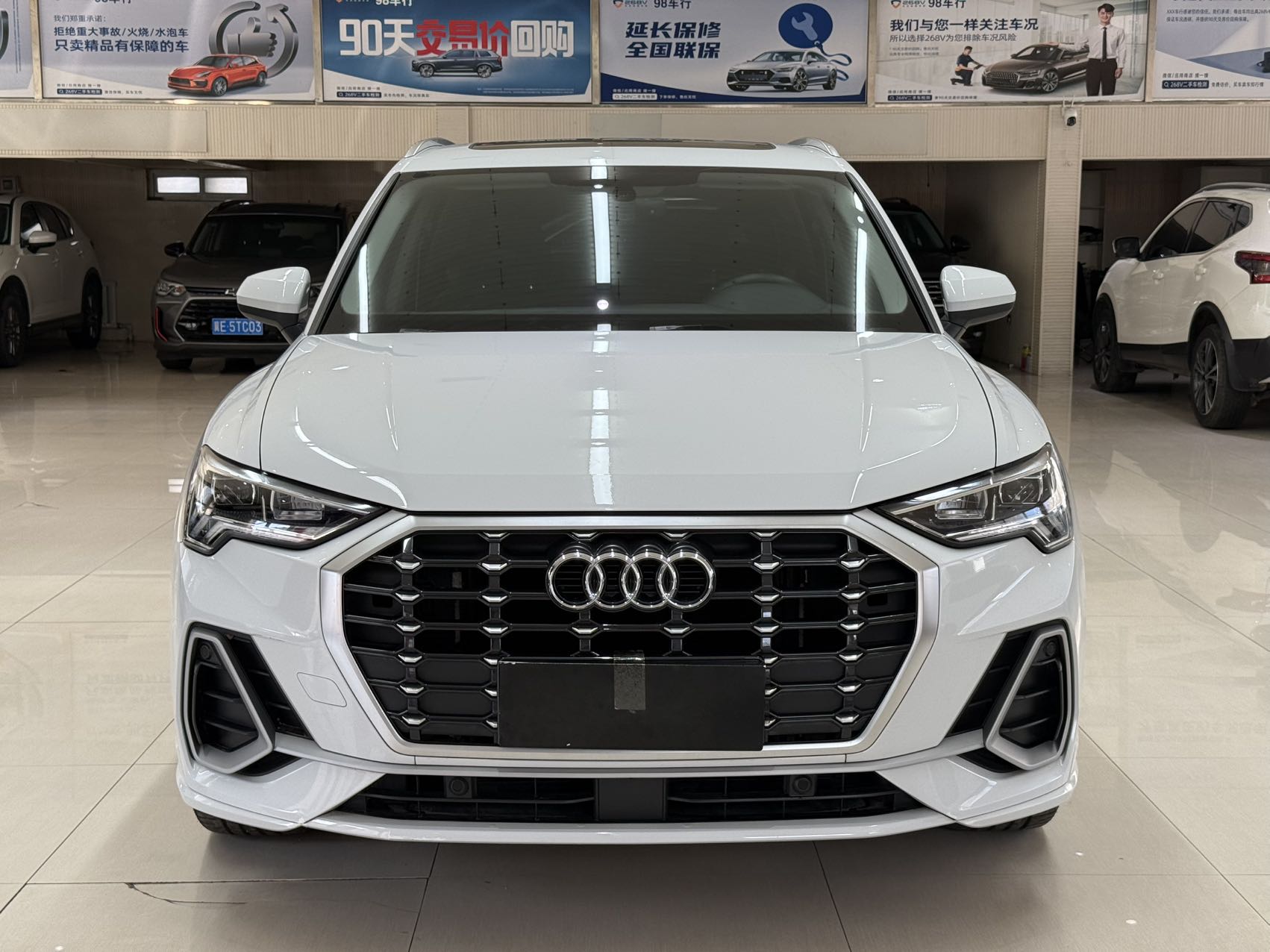 Audi Q3 2023 car image #2