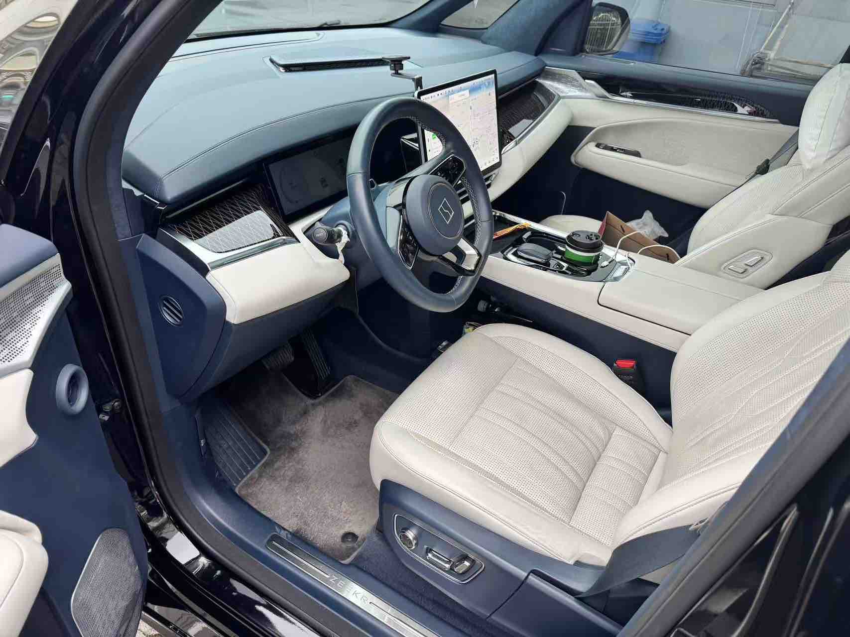 Zeekr 009 2023 car image #2