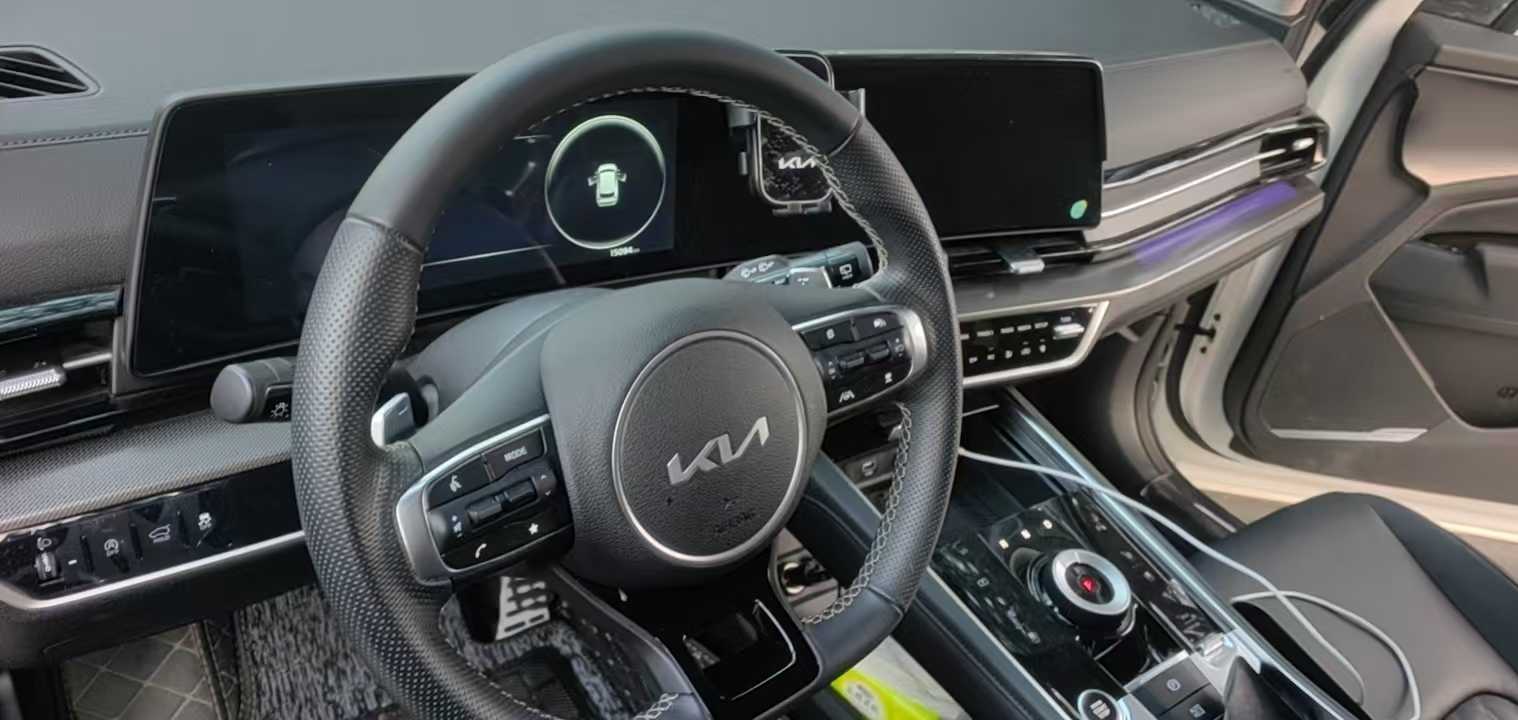 Kia Sportage 2023 car image #2