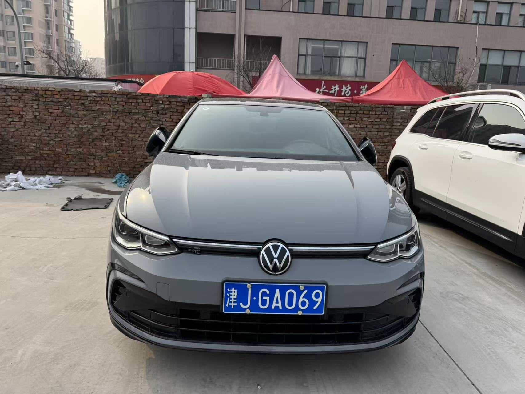 Volkswagen Golf 2023 car image #2