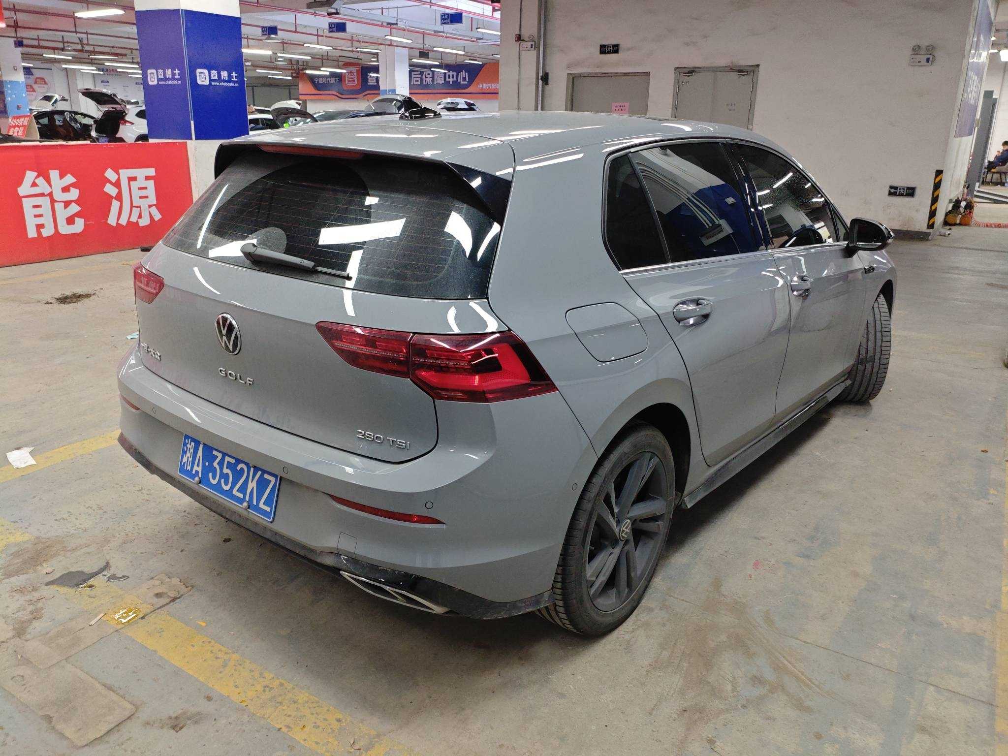 Volkswagen Golf 2024 car image #2