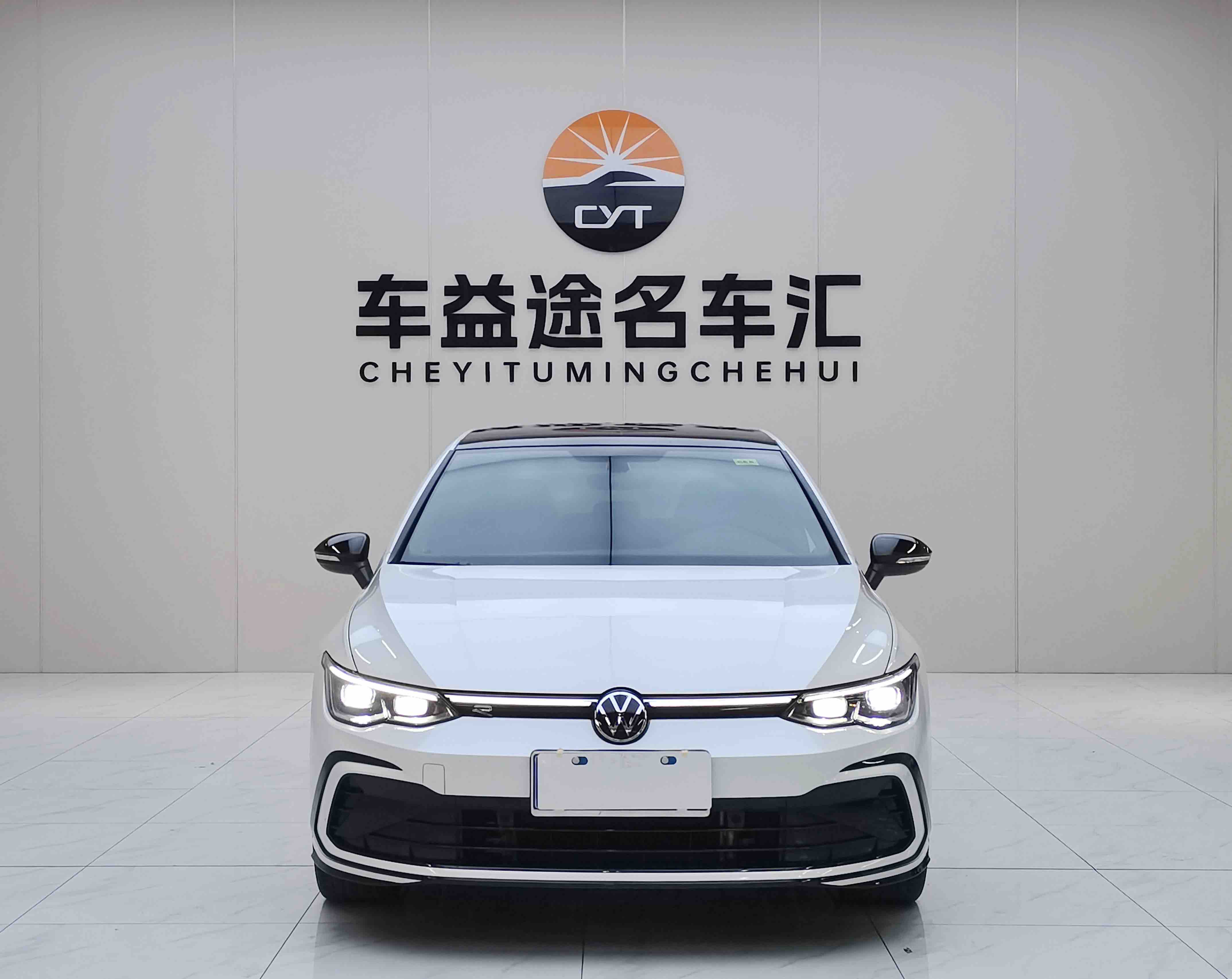 Volkswagen Golf 2023 car image #2