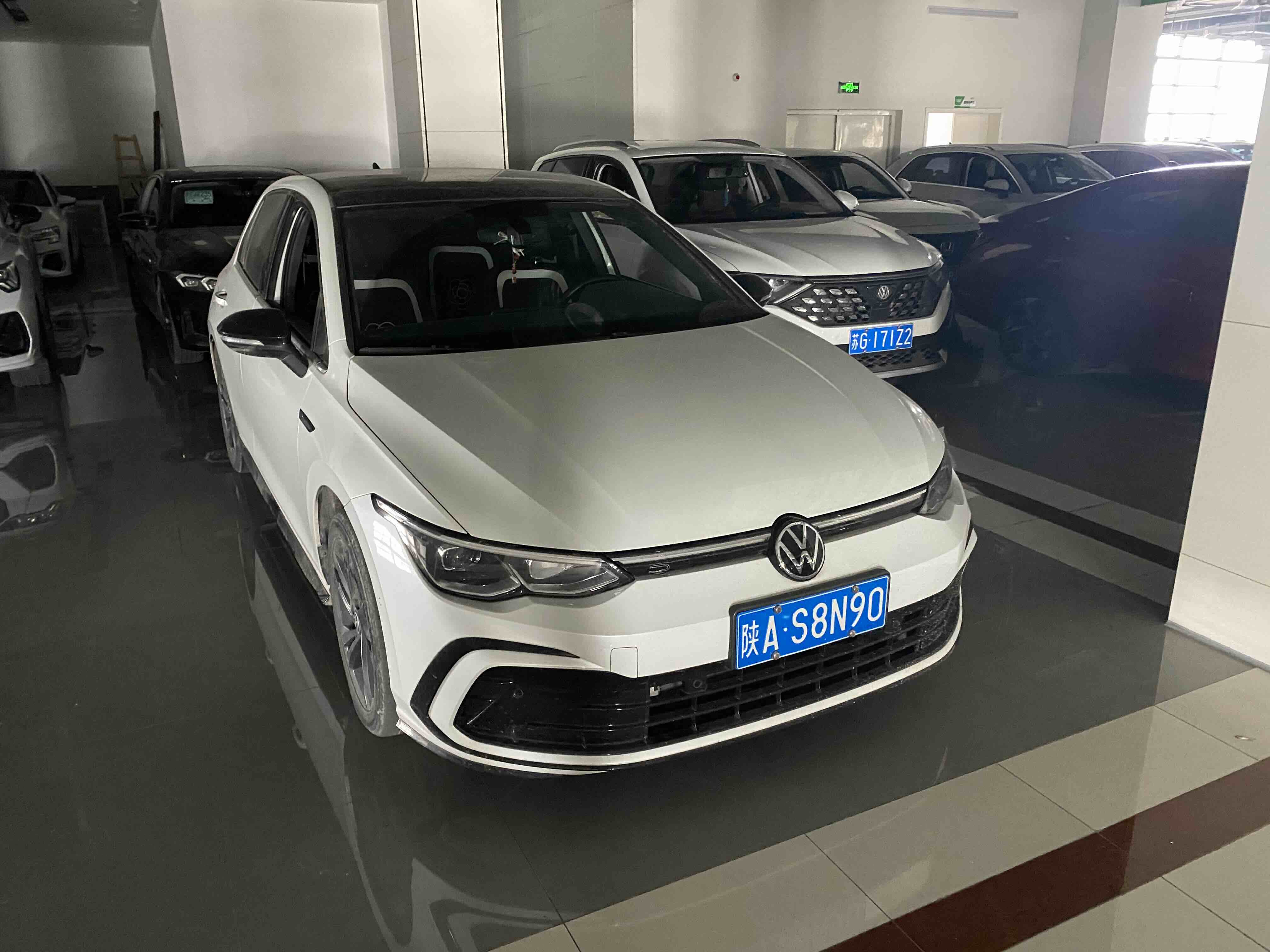 Volkswagen Golf 2023 car image #2