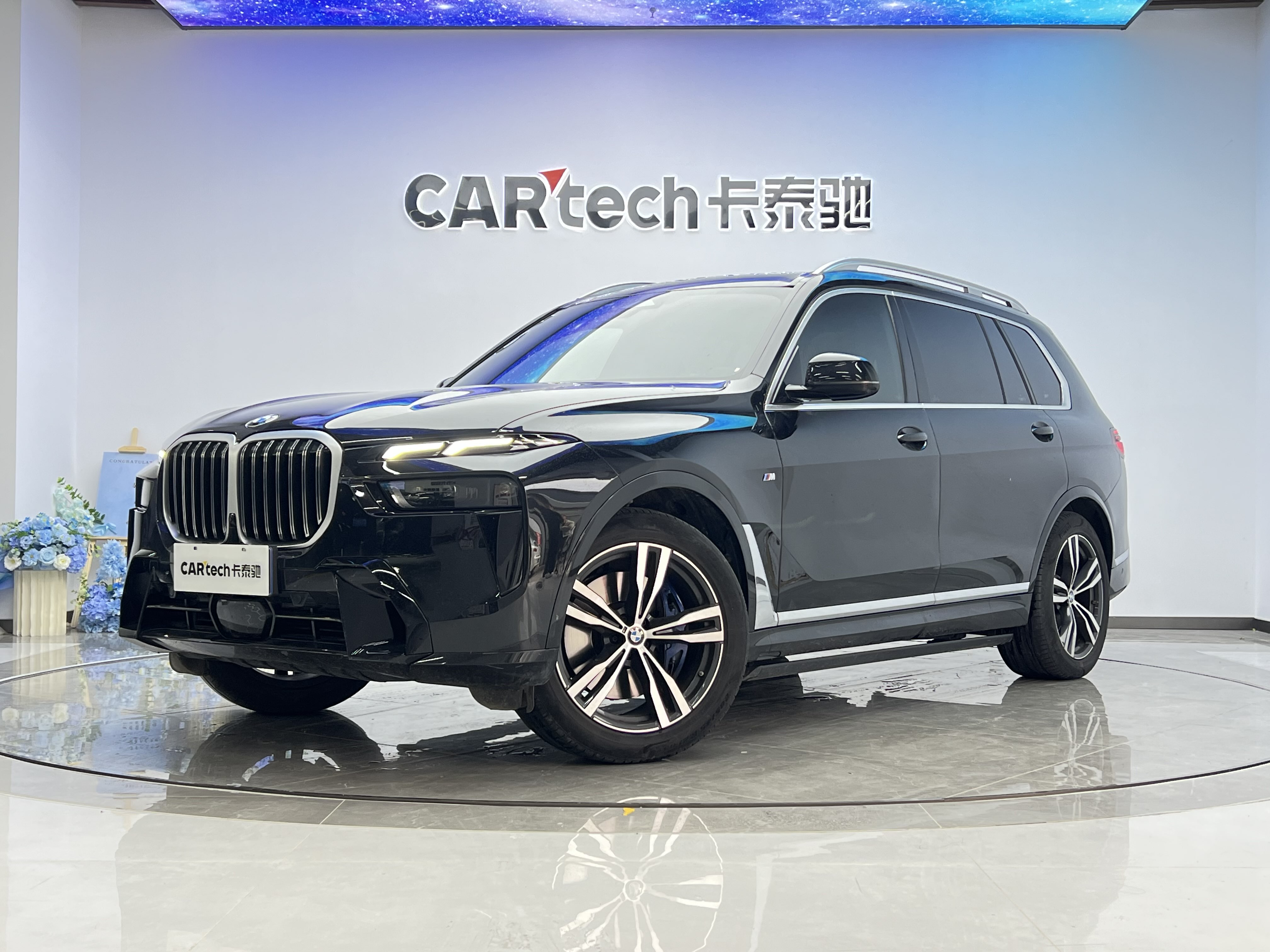 BMW X7 M60i 2023 immagine di auto #2