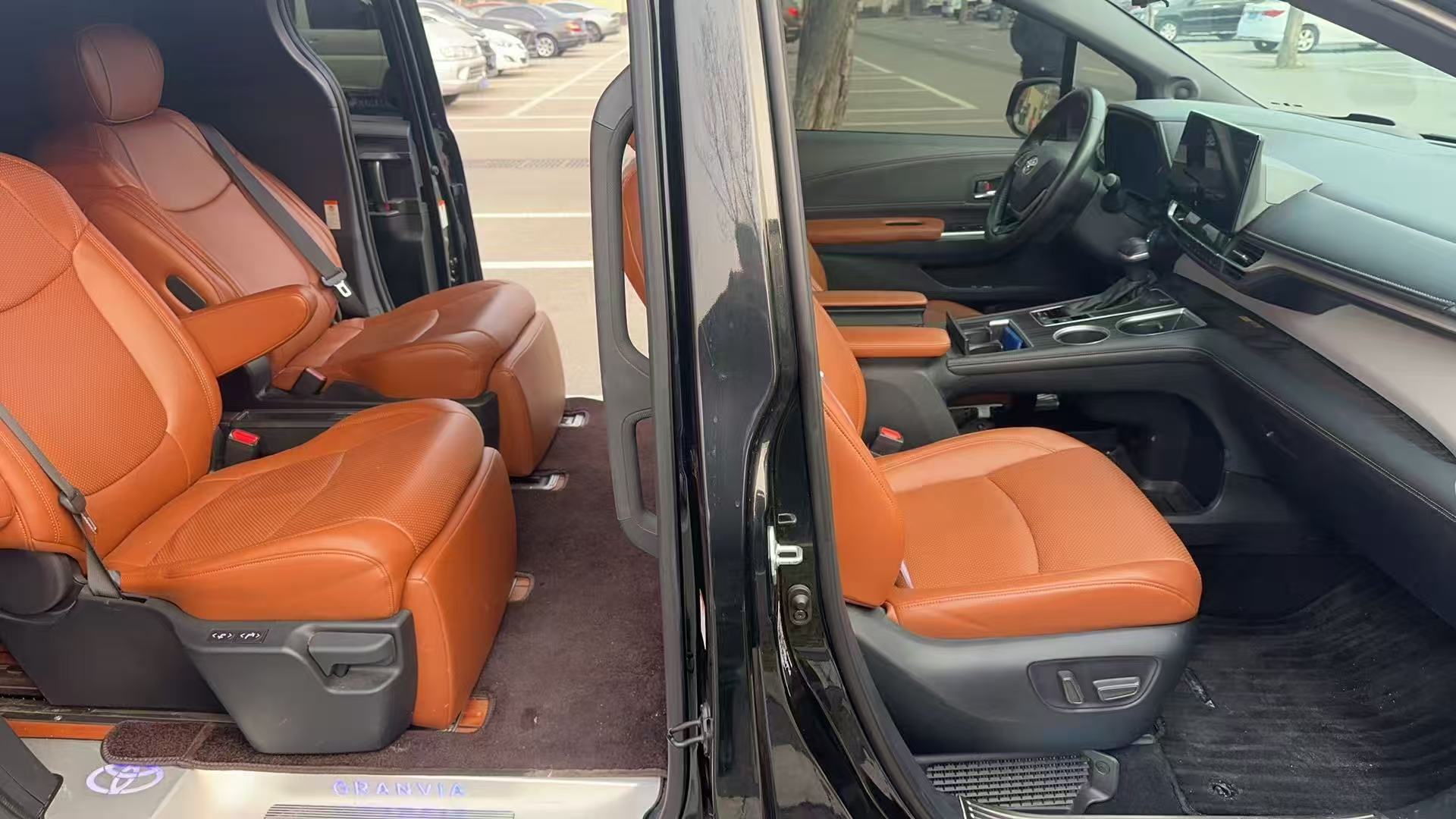 Toyota Granvia 2023 imagem de carro #2