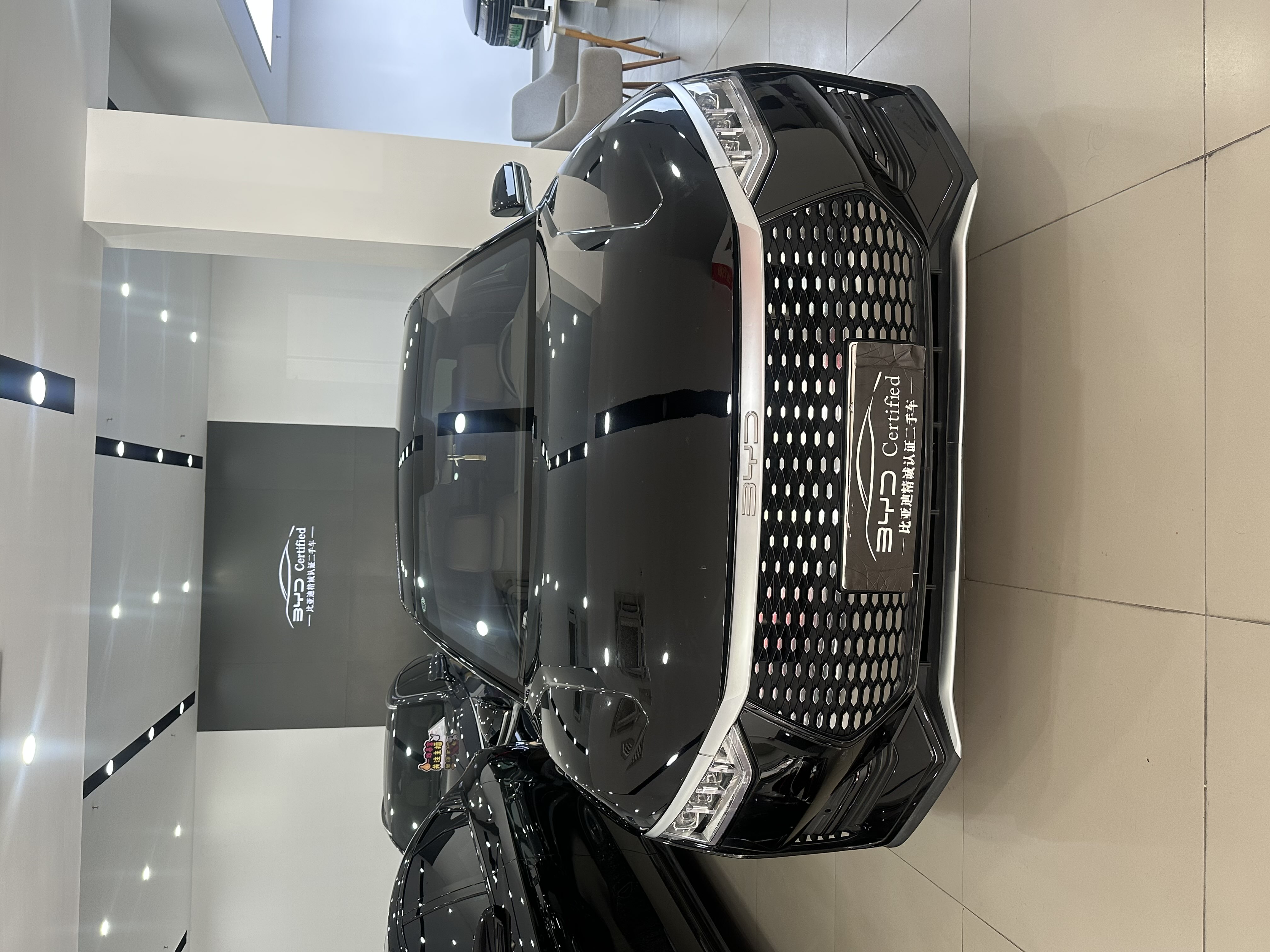 BYD e9 2023 #2 BYD e9 2023 car image #2