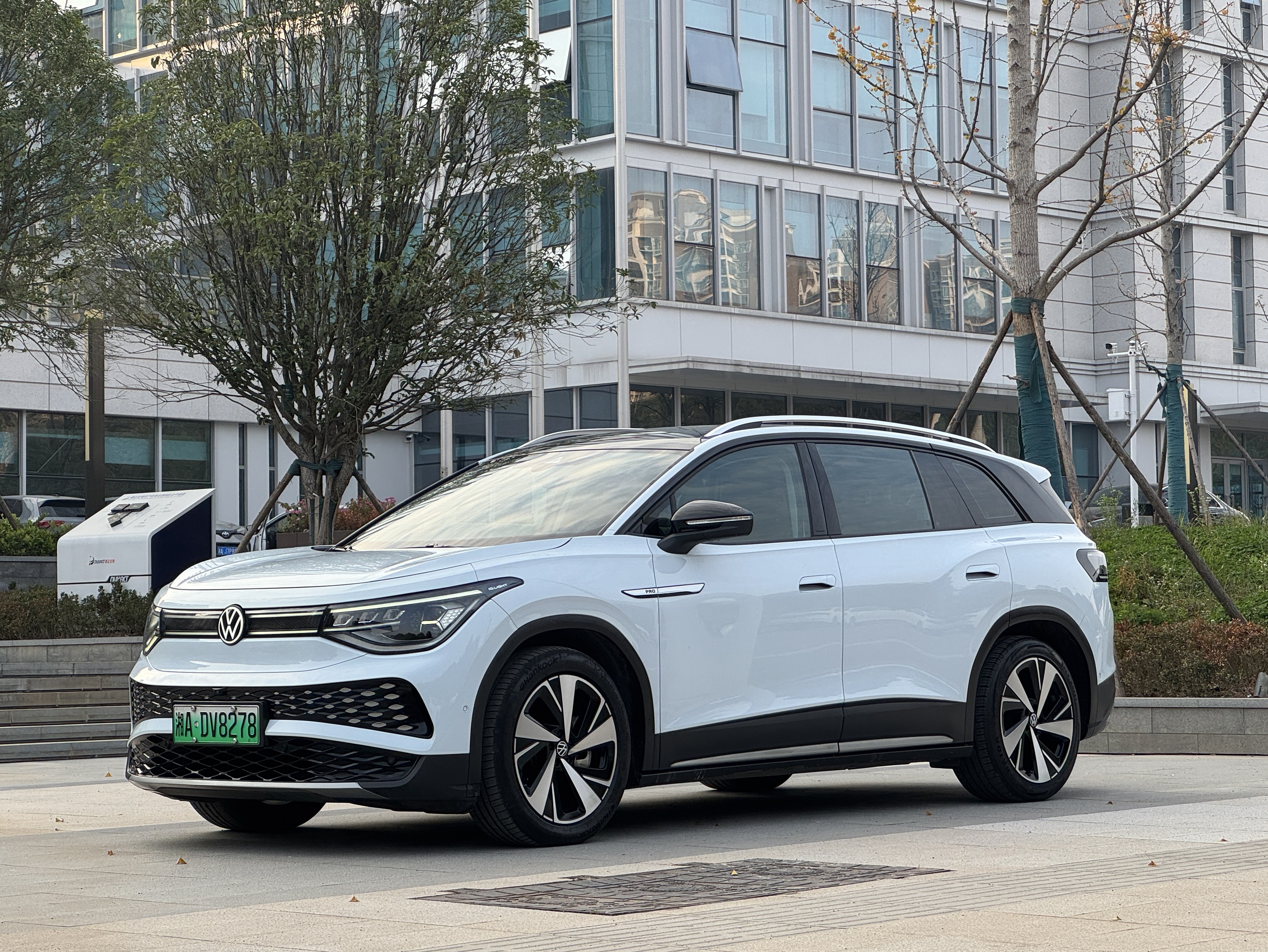 Volkswagen ID.6 X 2023 immagine di auto #2