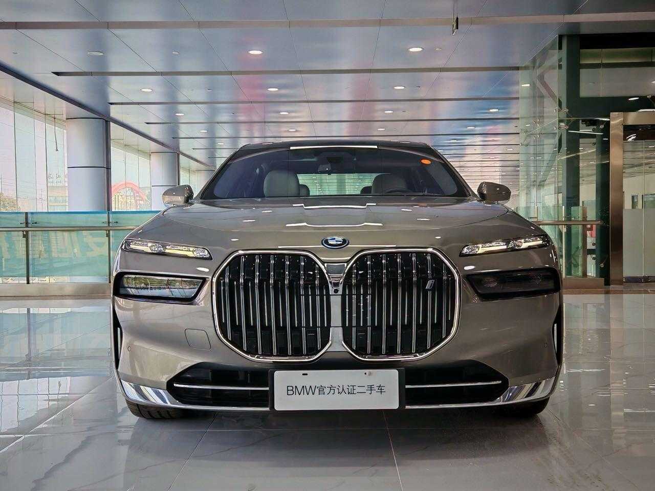 BMW i7 2022 immagine di auto #2