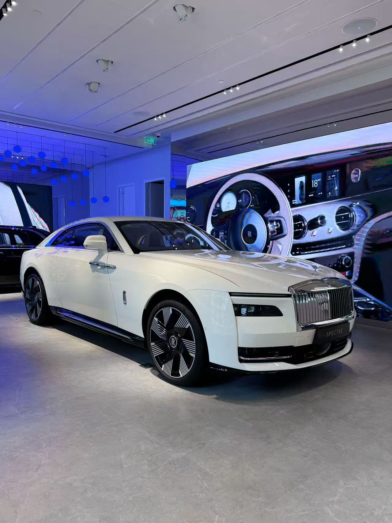 Rolls-Royce Spectre 2025 immagine di auto #2