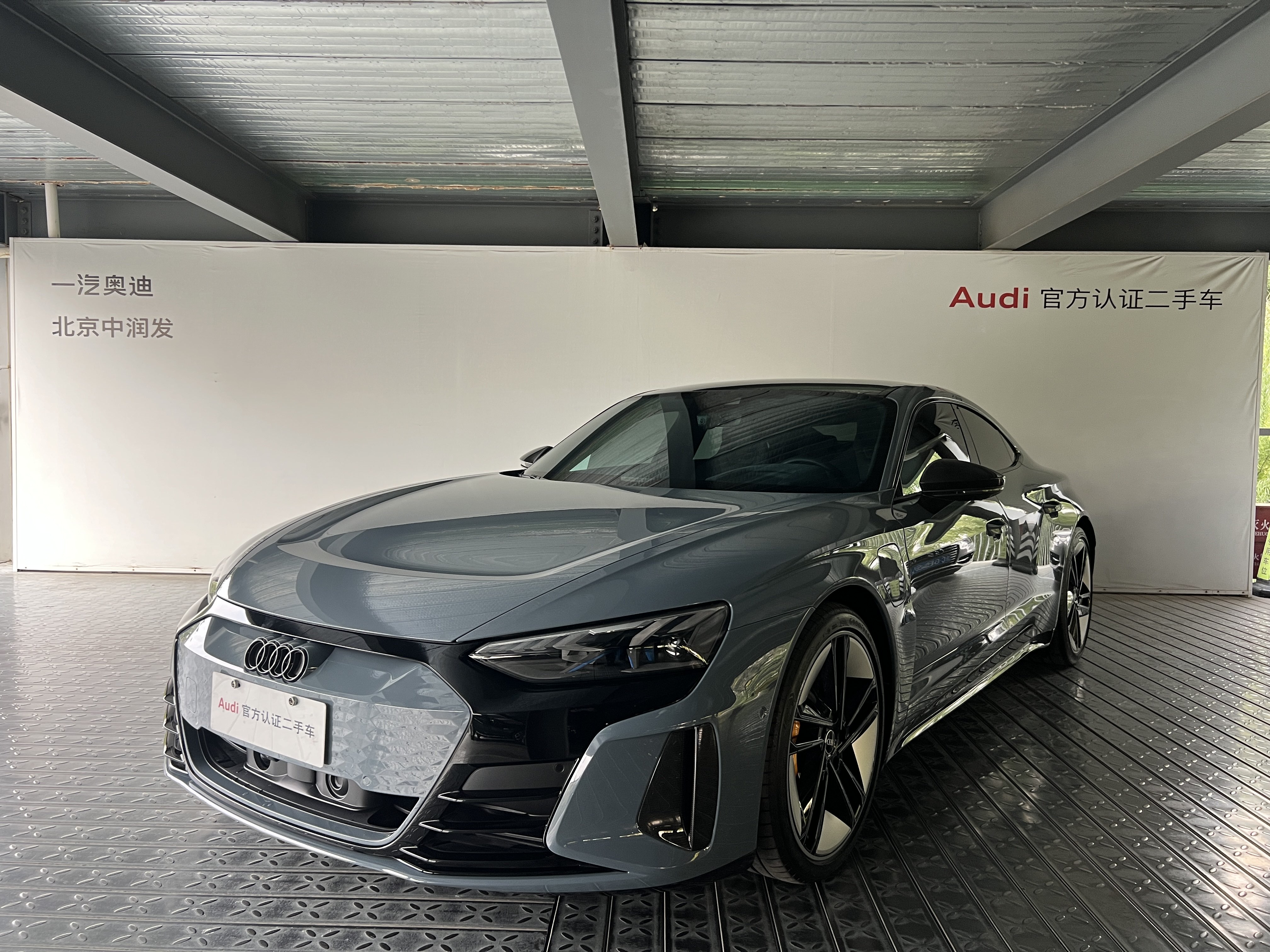 Audi RS e-tron GT 2024 car image #2