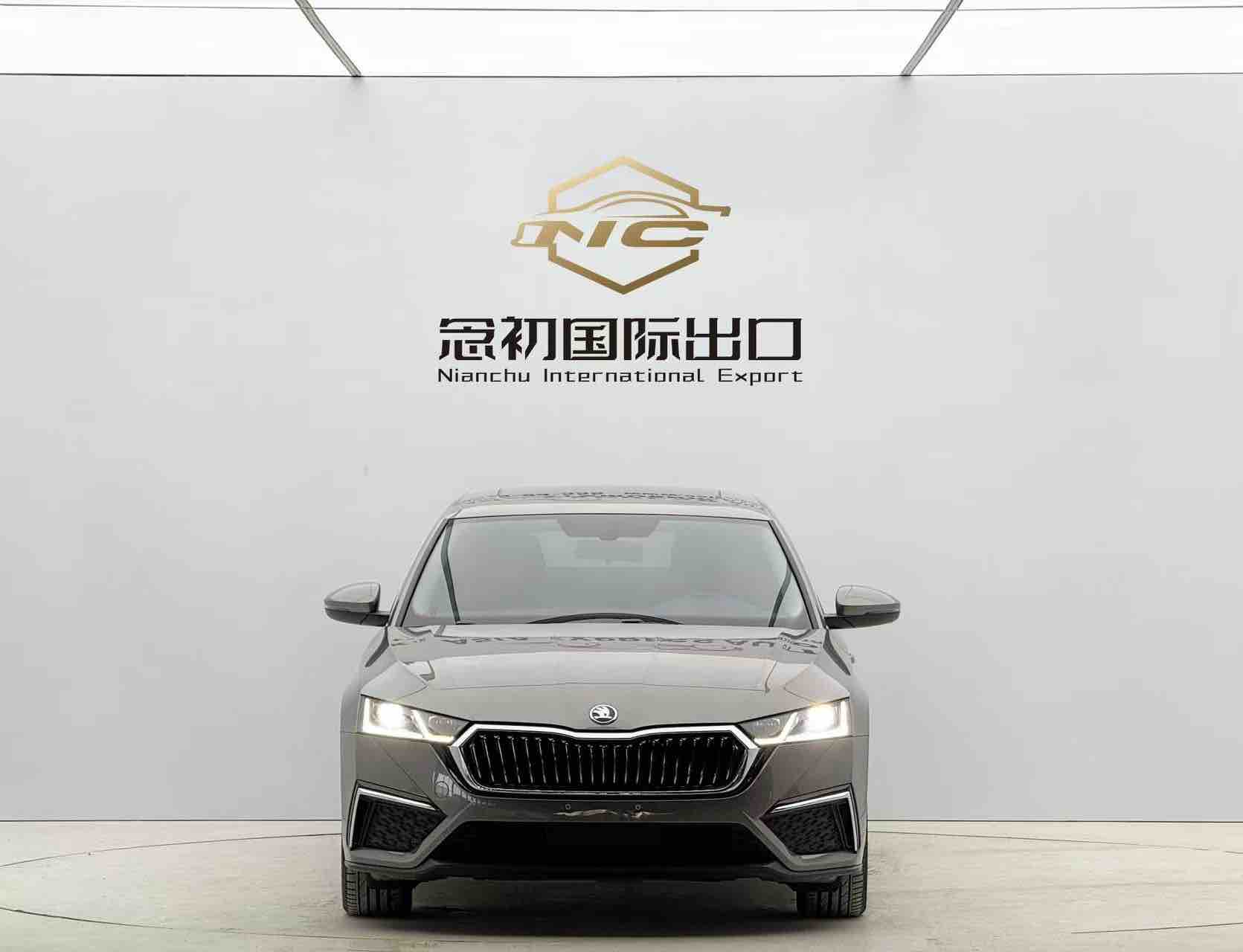 Skoda Octavia 2023 car image #2