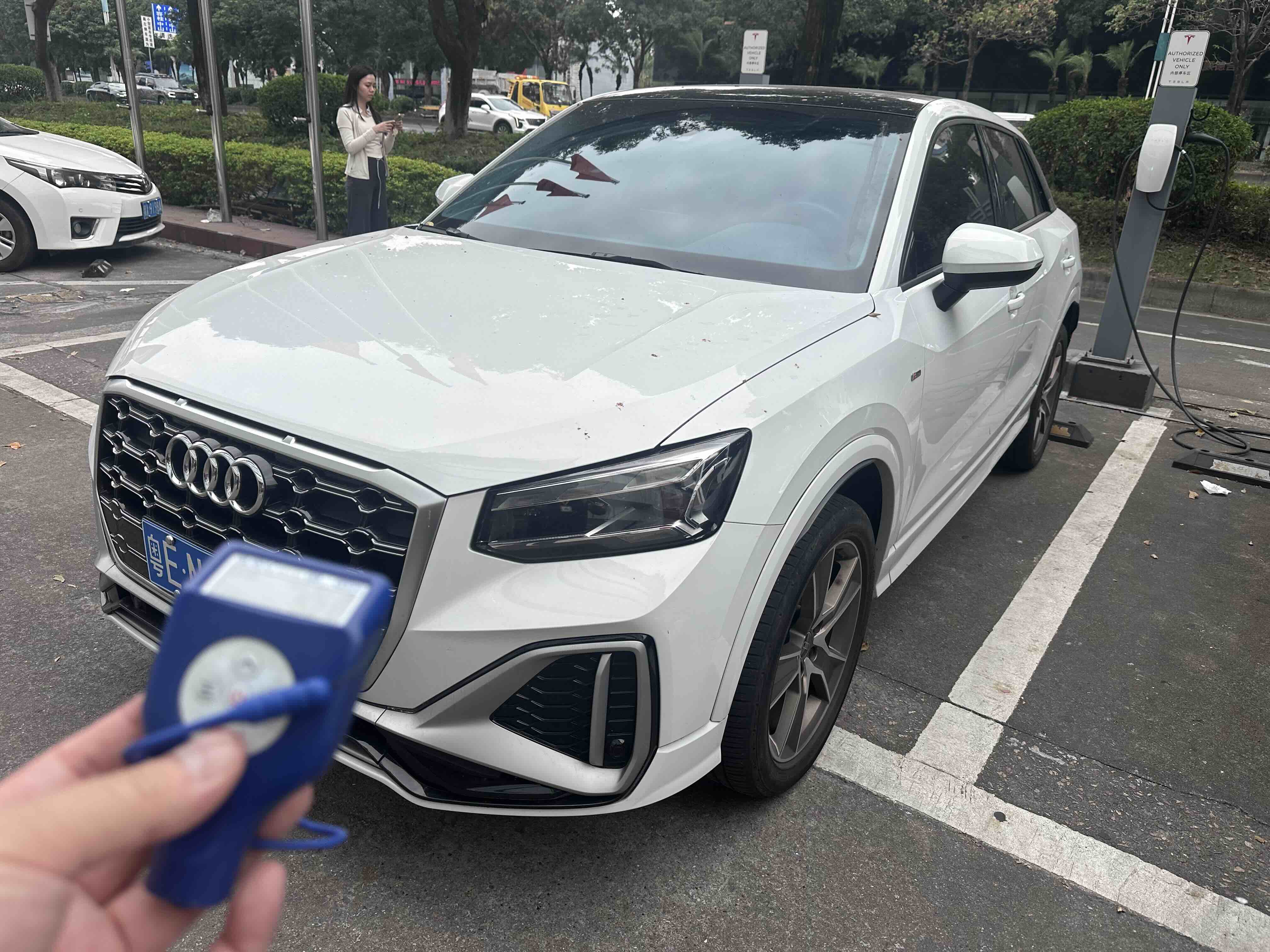 Audi Q2L 2023 car image #2