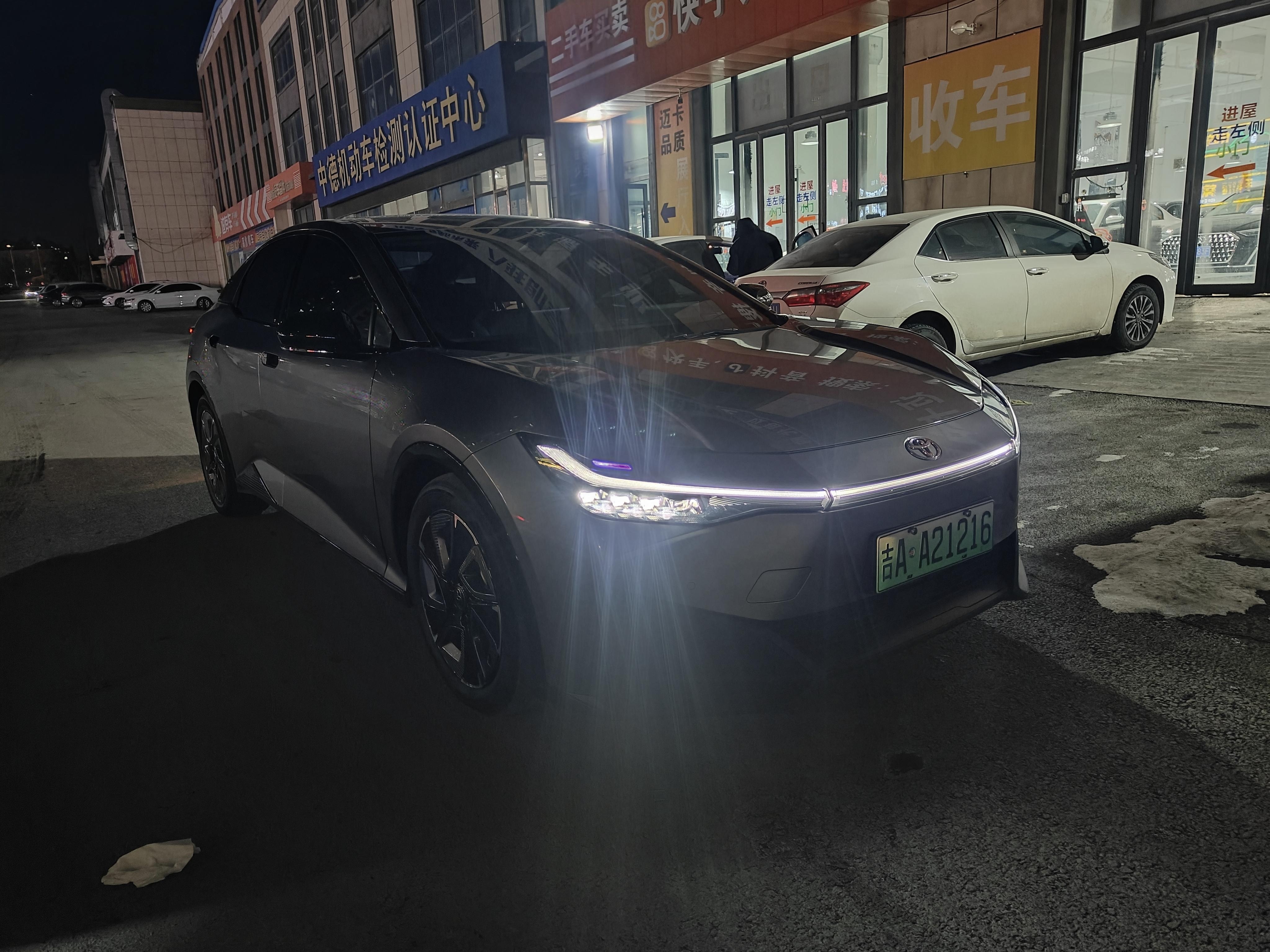 Toyota bZ3 2023 #2 Toyota bZ3 2023 immagine di auto #2