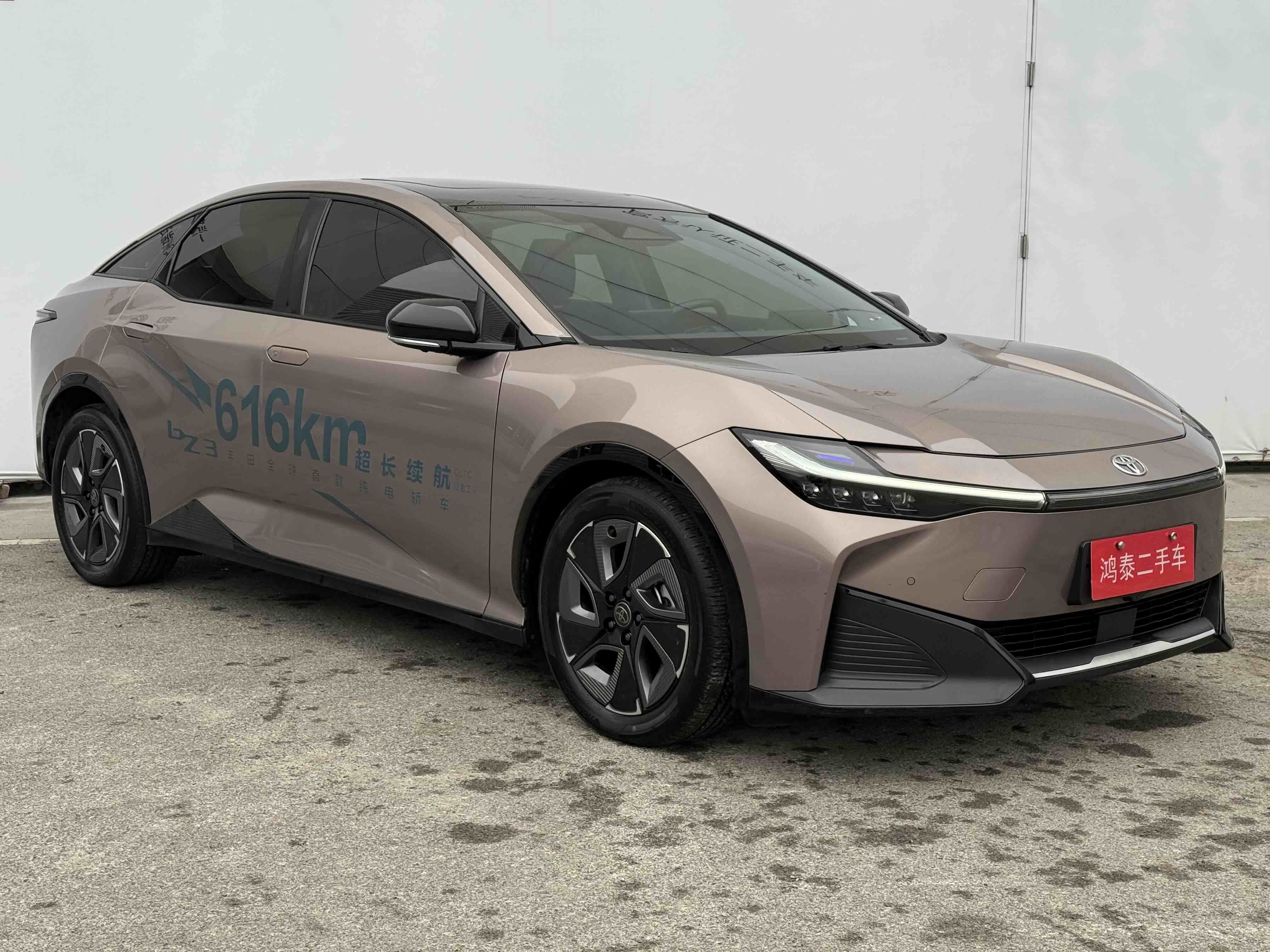 Toyota bZ3 2023 صورة سيارة #2