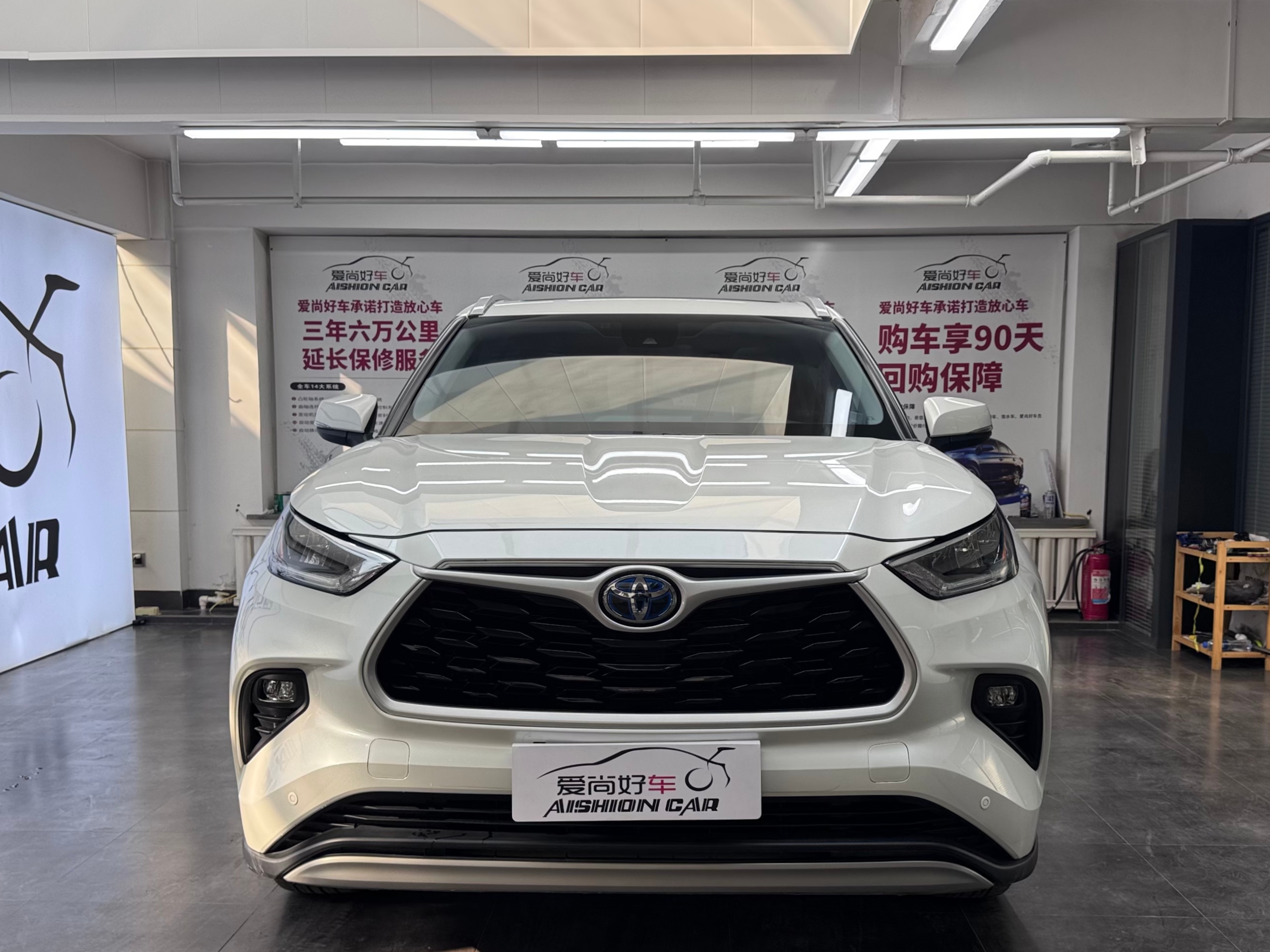 Toyota Highlander 2024 car image #2