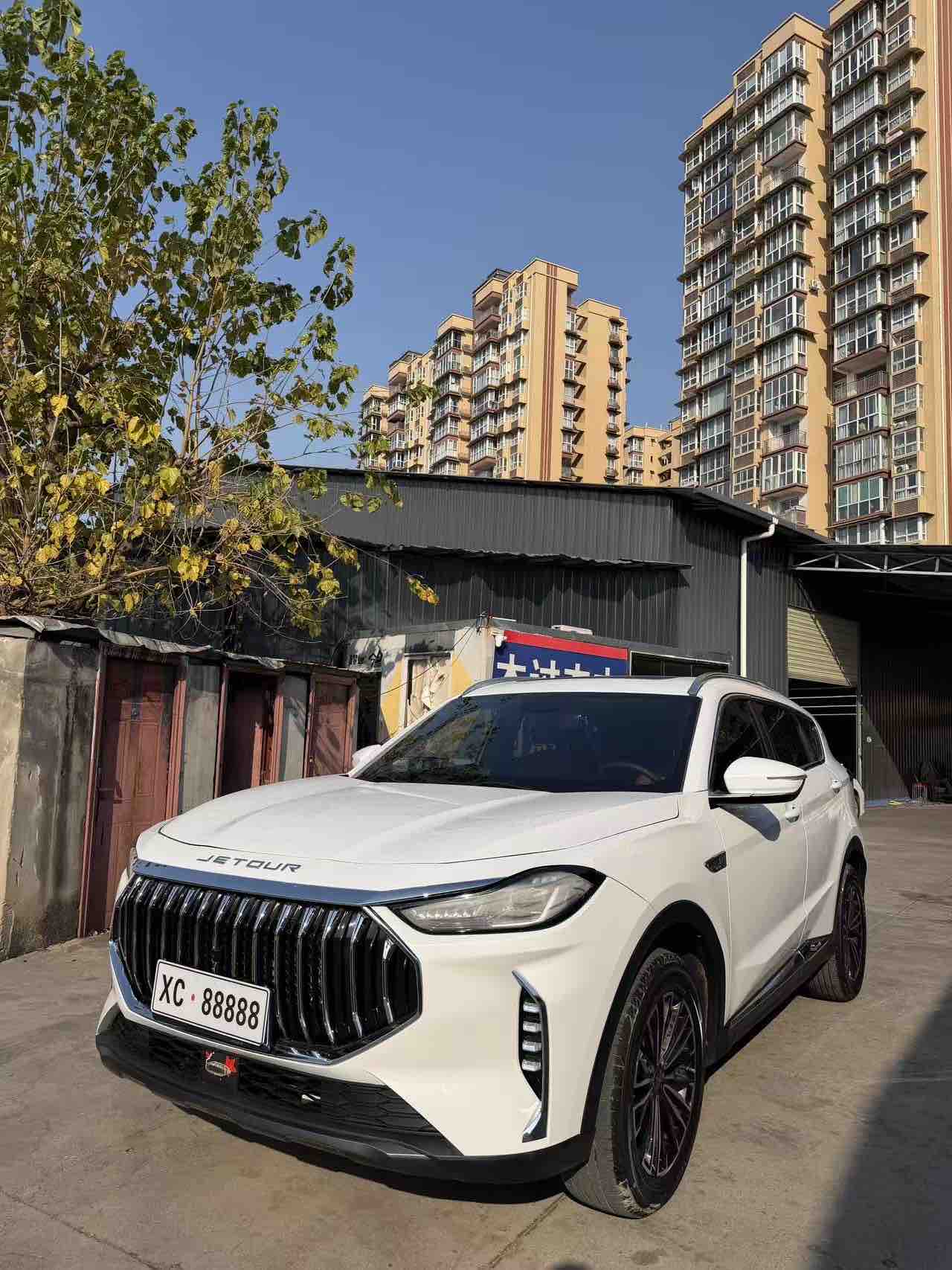X70 PLUS 2023 car image #2