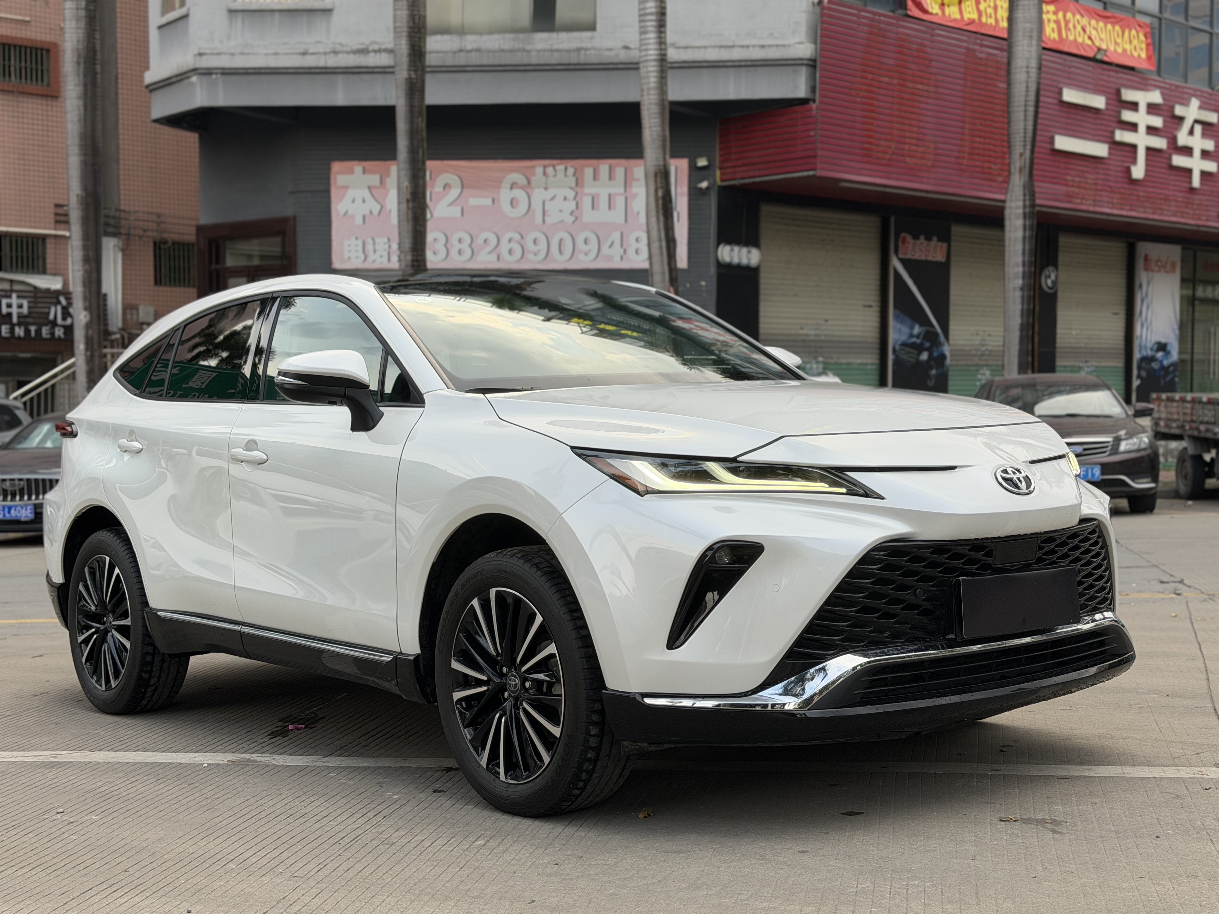 Toyota Venza 2023 car image #2