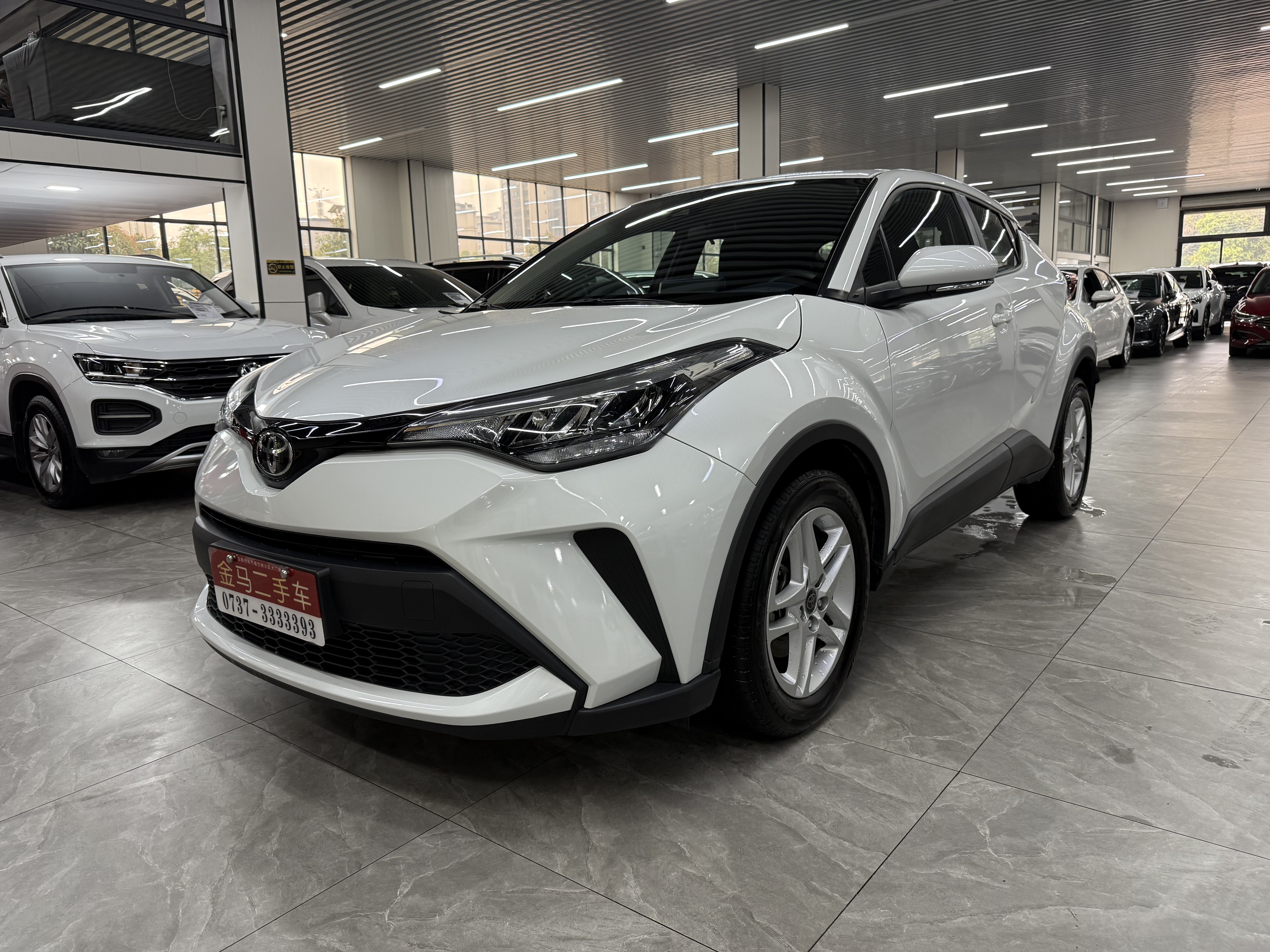 Toyota C-HR 2023 car image #2