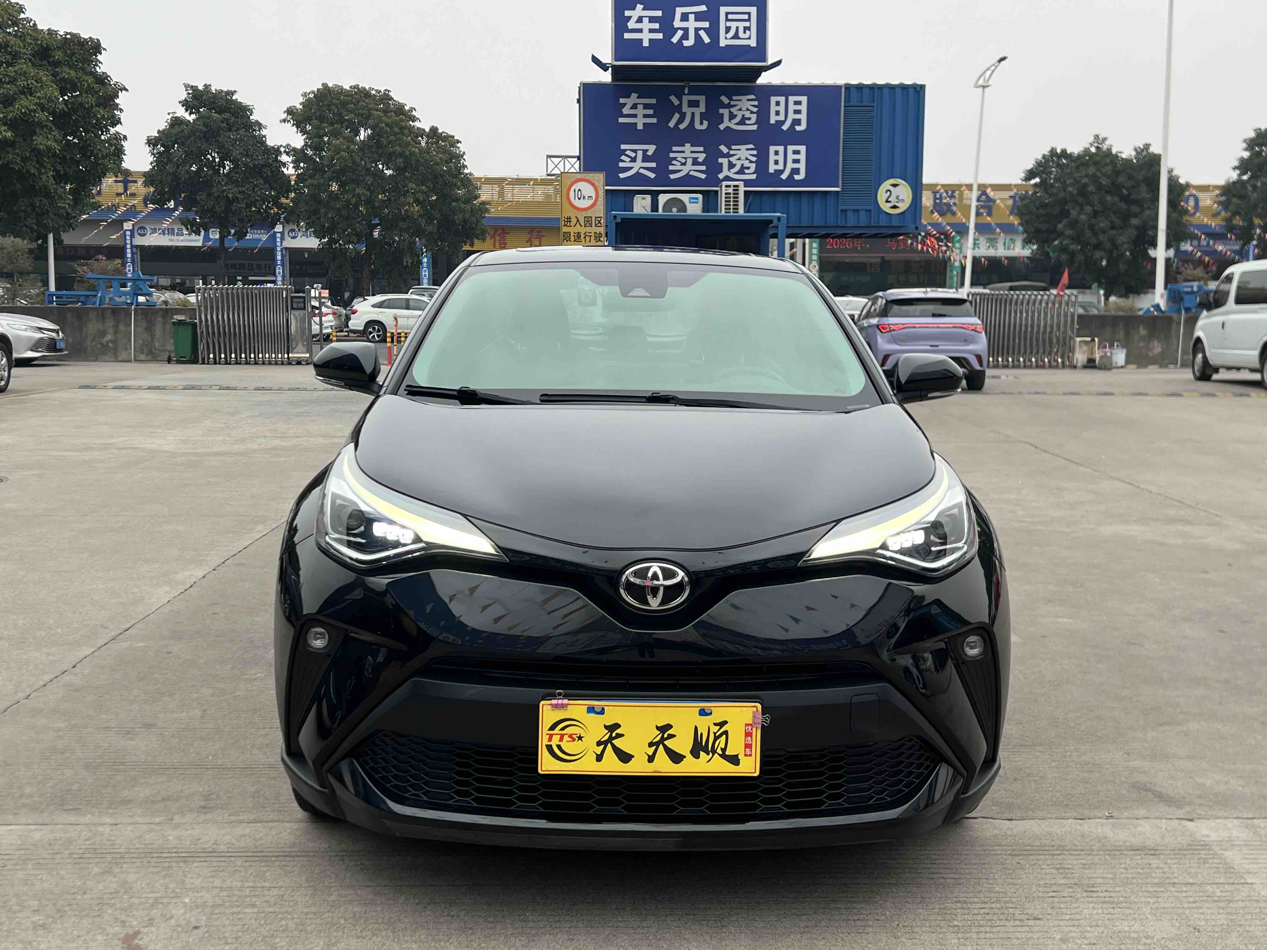 Toyota C-HR 2024 #2 Toyota C-HR 2024 car image #2
