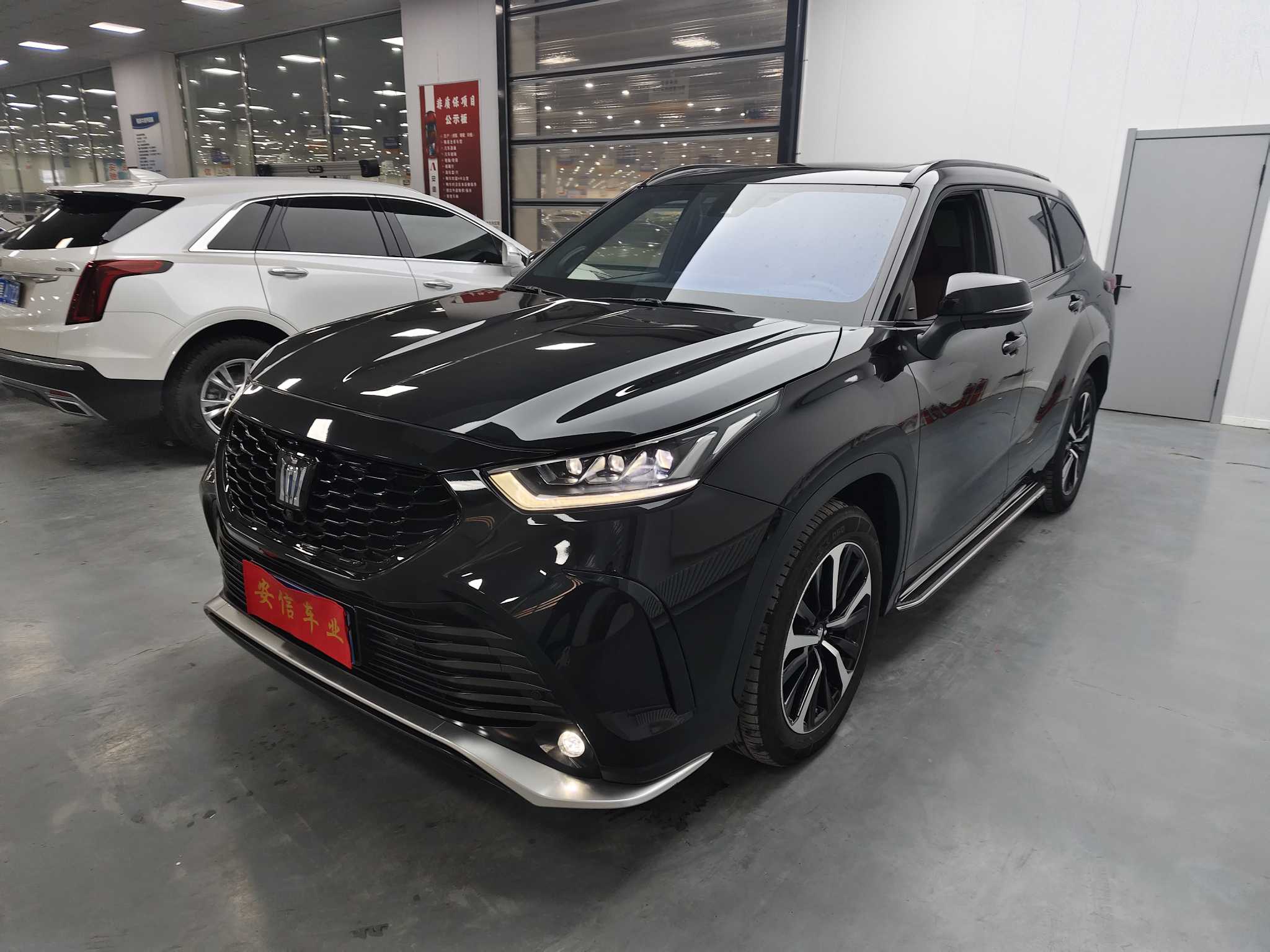 Toyota Crown Kluger 2024 immagine di auto #2