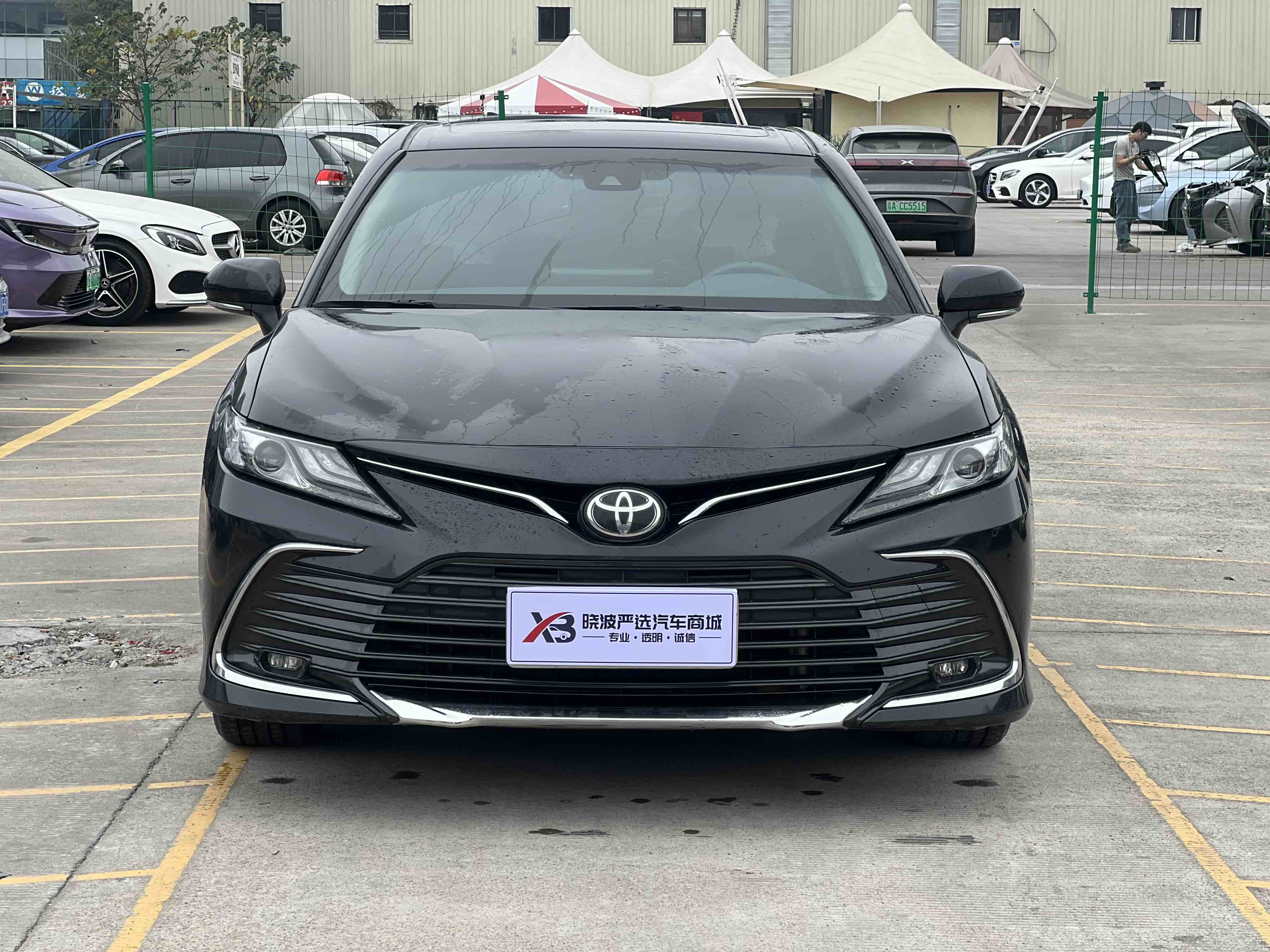 Toyota Camry 2023 immagine di auto #2