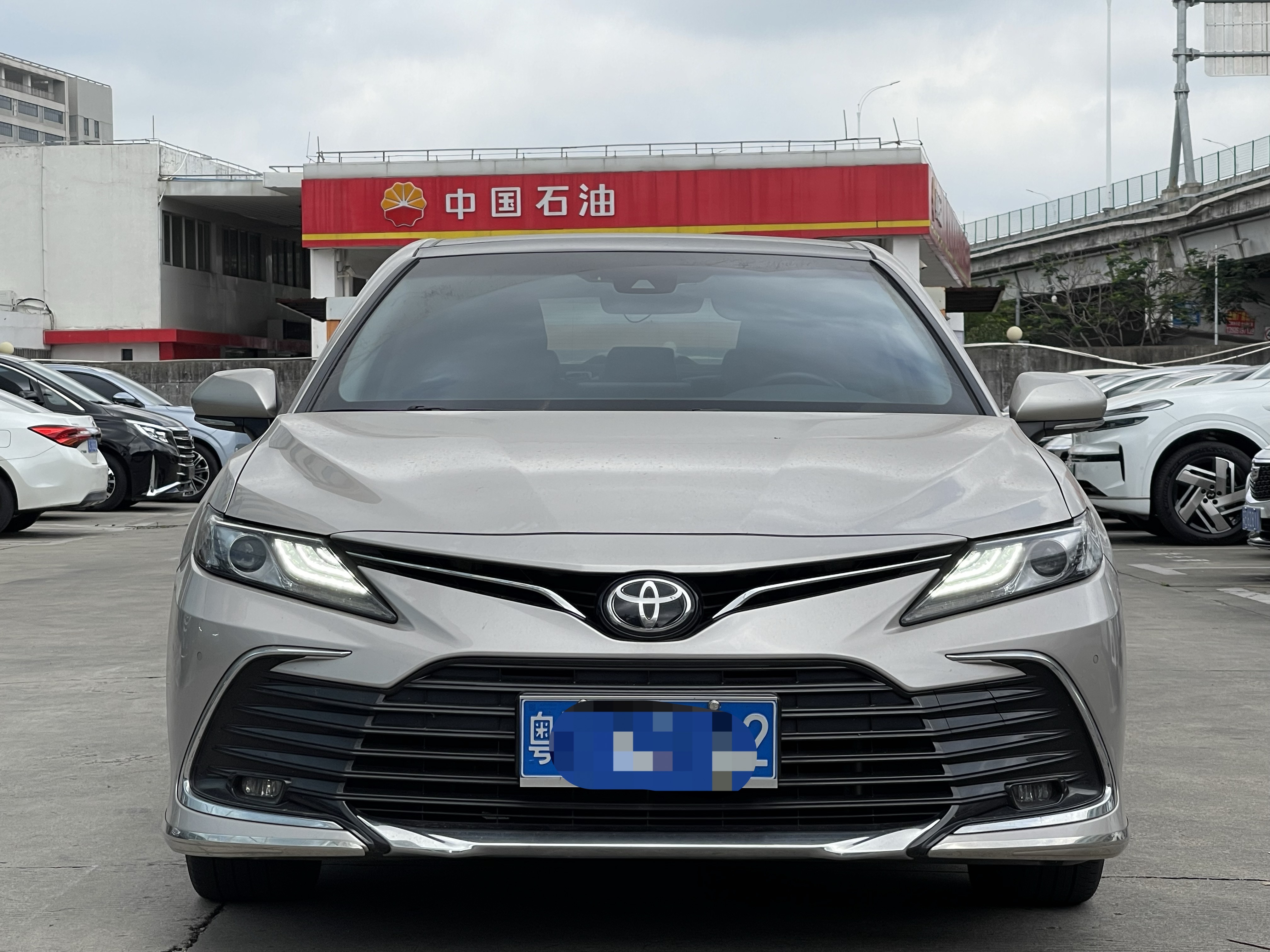 Toyota Camry 2024 car image #2