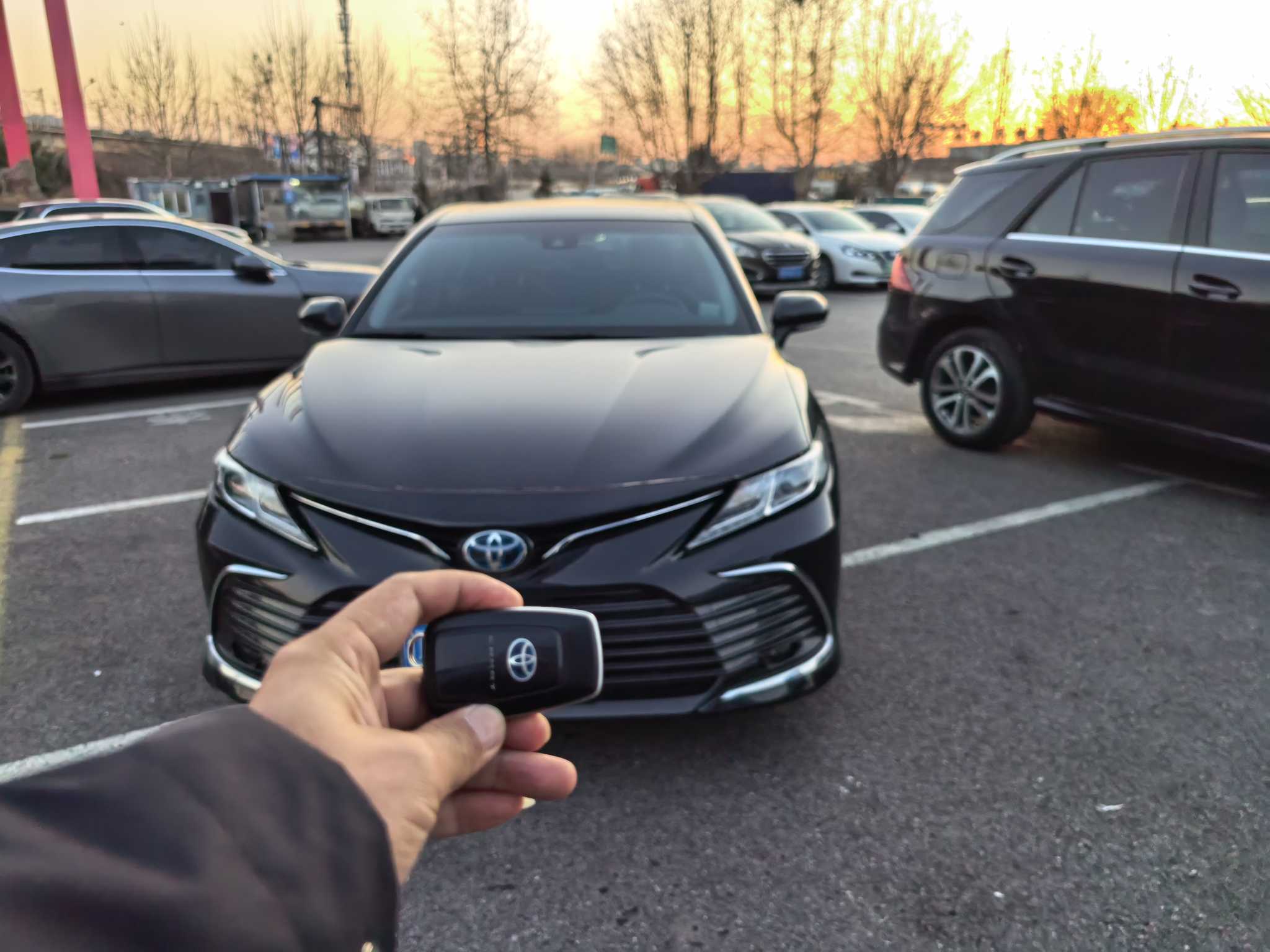 Toyota Camry 2023 car image #2