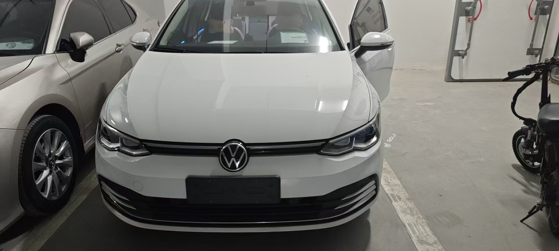 Volkswagen Golf 2024 immagine di auto #2