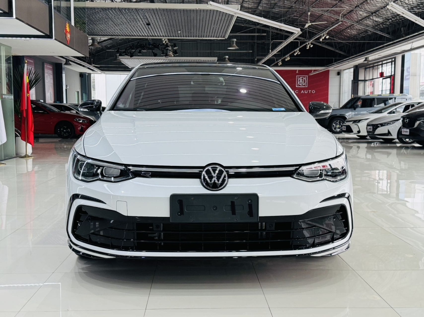 Volkswagen Golf 2023 car image #2