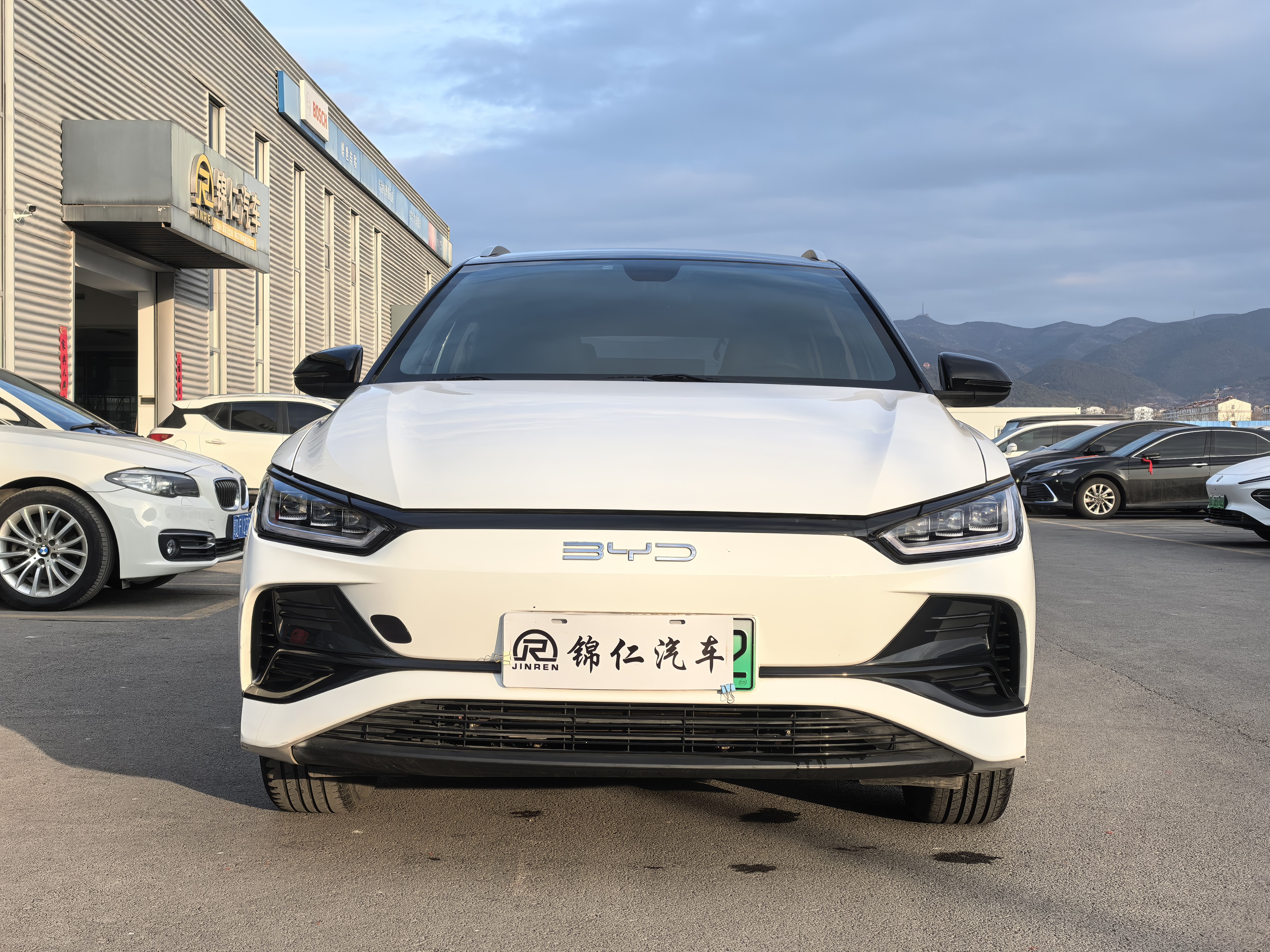 BYD e2 2023 image de voiture #2