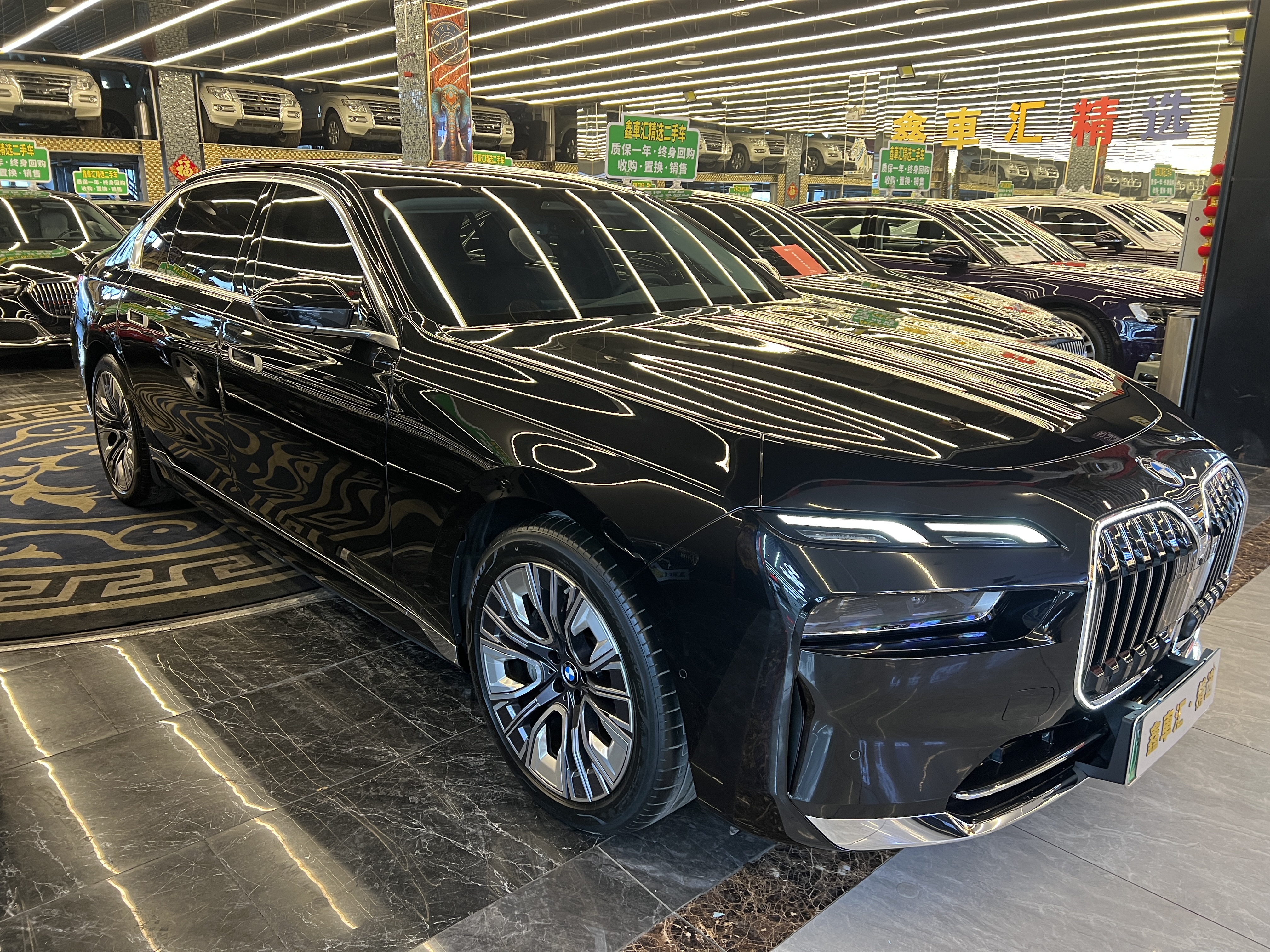 BMW i7 2023 car image #2