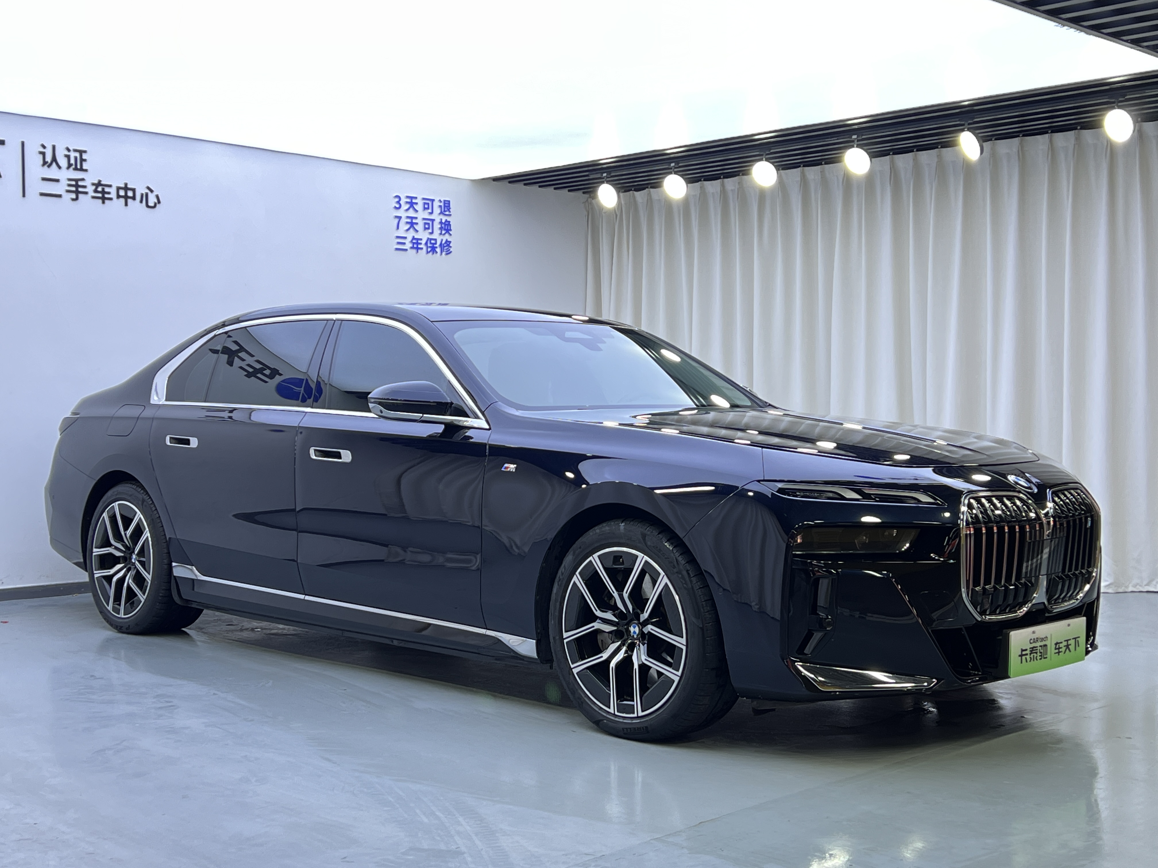 BMW i7 2023 car image #2