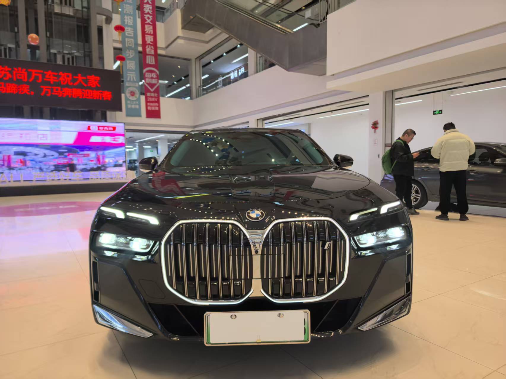 BMW i7 2023 car image #2