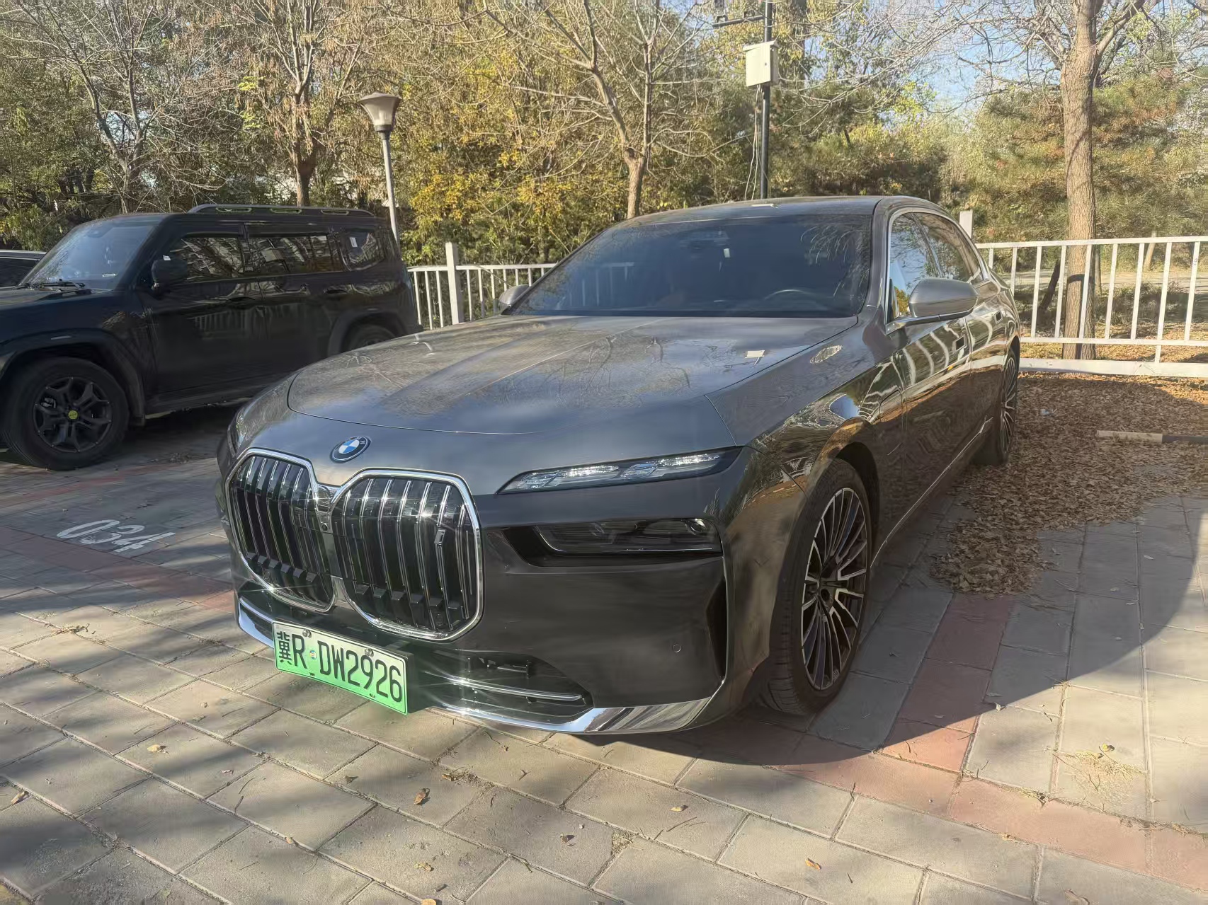 BMW i7 M70L 2024 car image #2