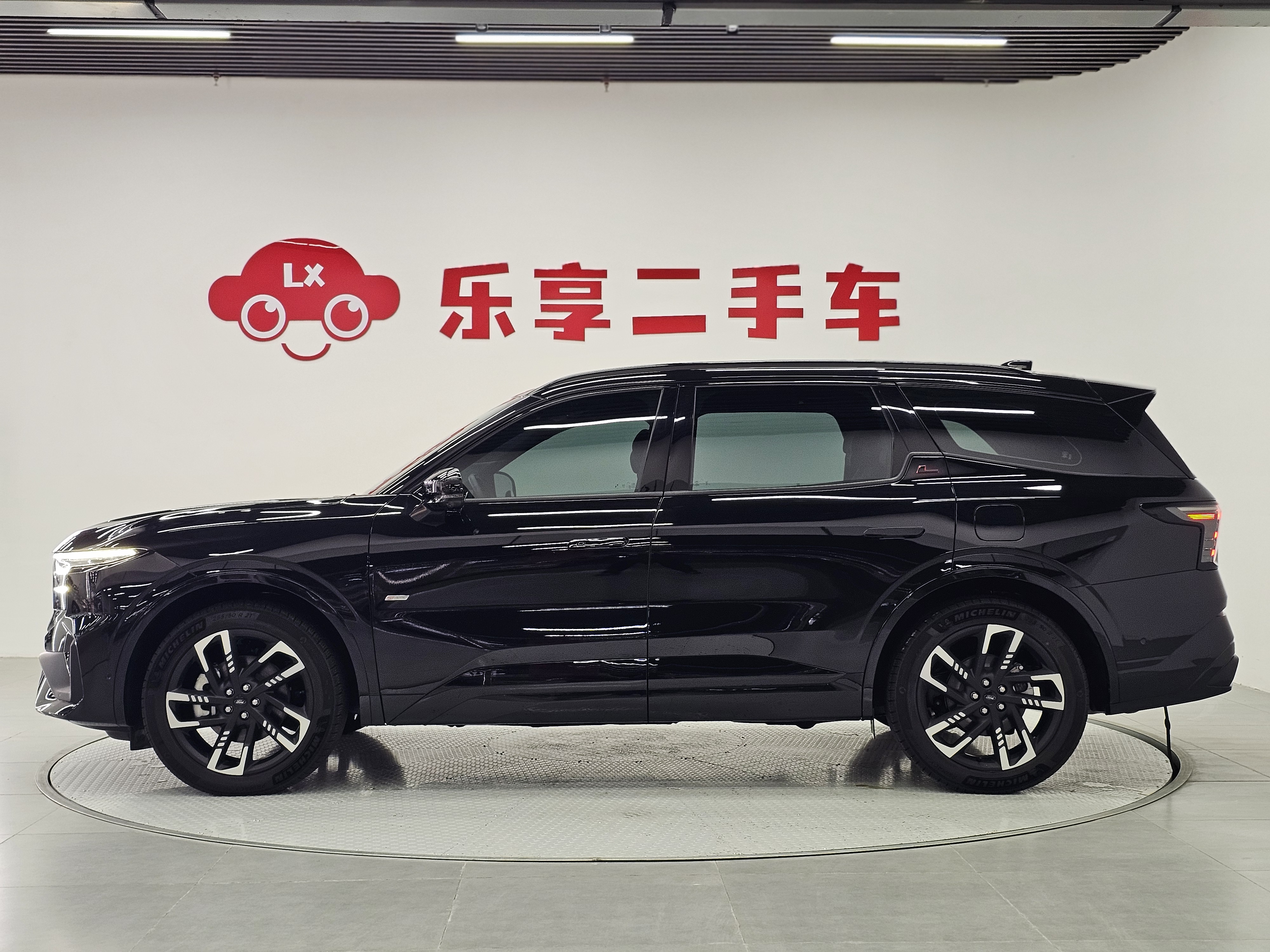 Ford Edge 2024 immagine di auto #2