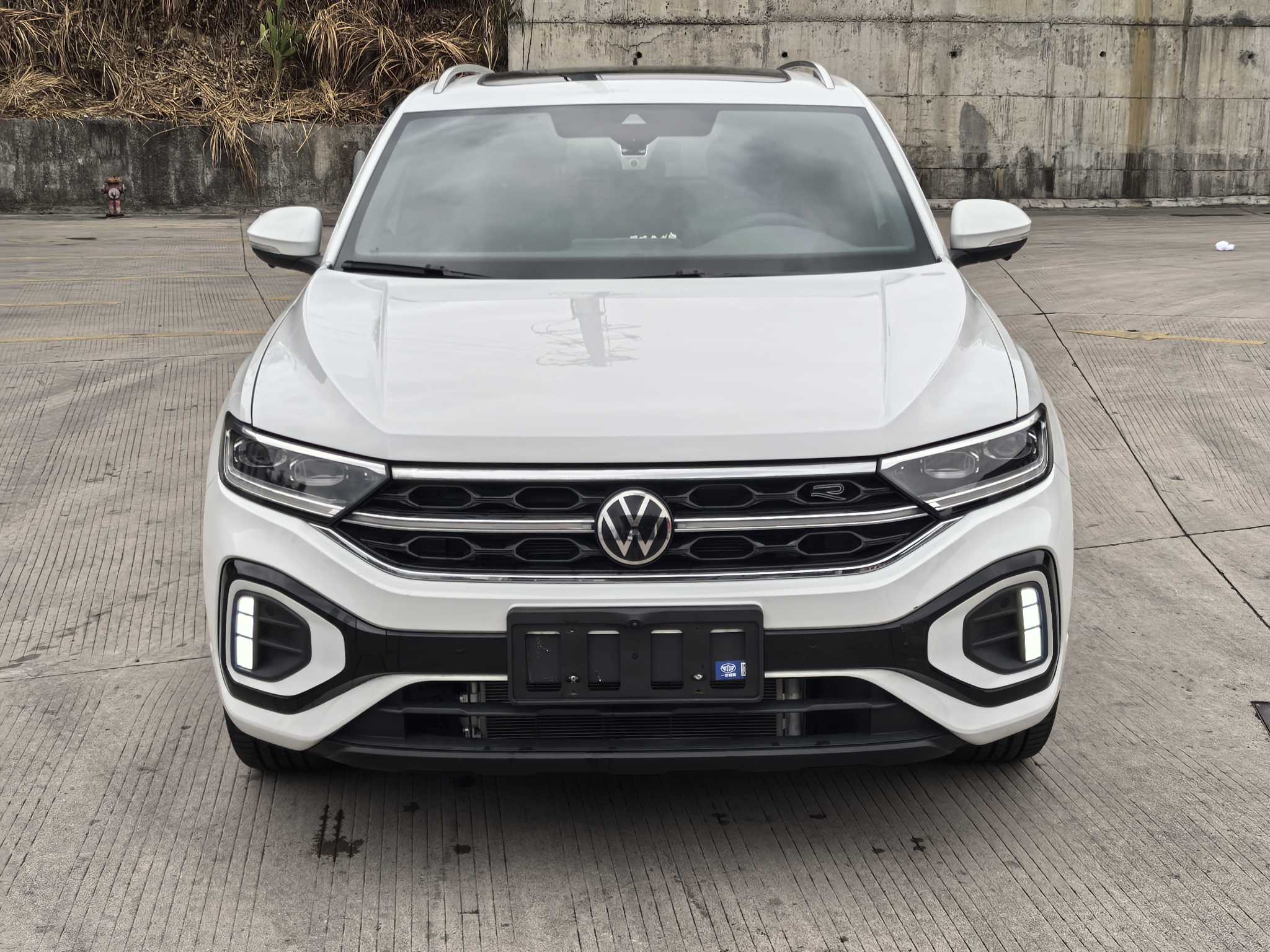 Volkswagen T-Roc 2023 #2 Volkswagen T-Roc 2023 car image #2
