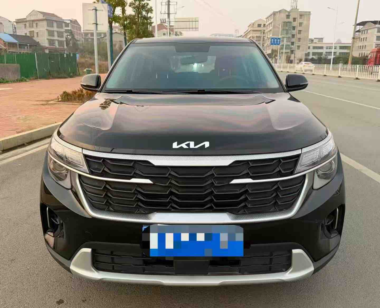 Kia Seltos 2023 car image #2